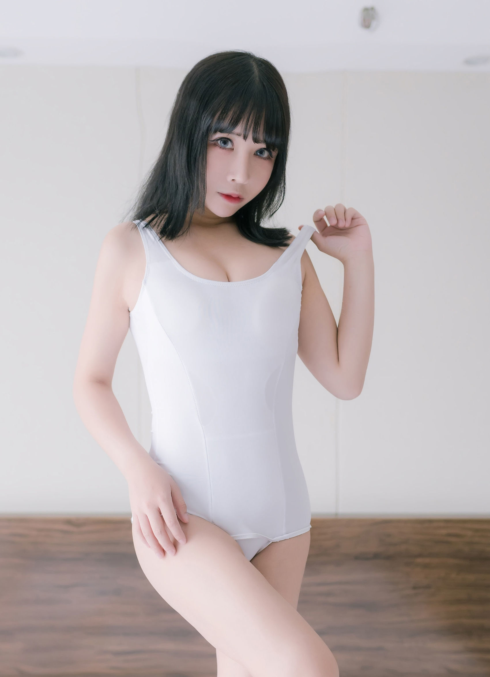 Cô gái 2D ôm đi Mo Zi aa, chị gái lớn.