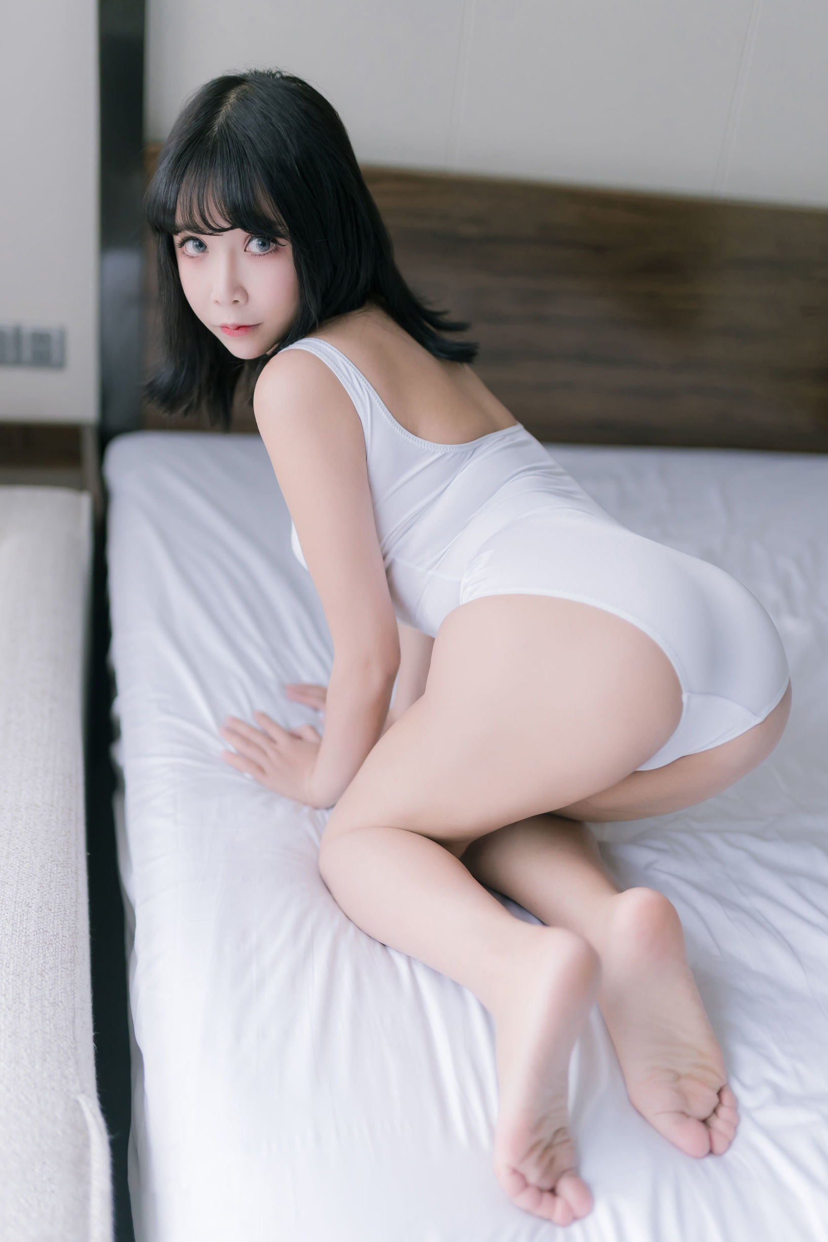 二次元妹子抱走莫子阿阿 大姐姐