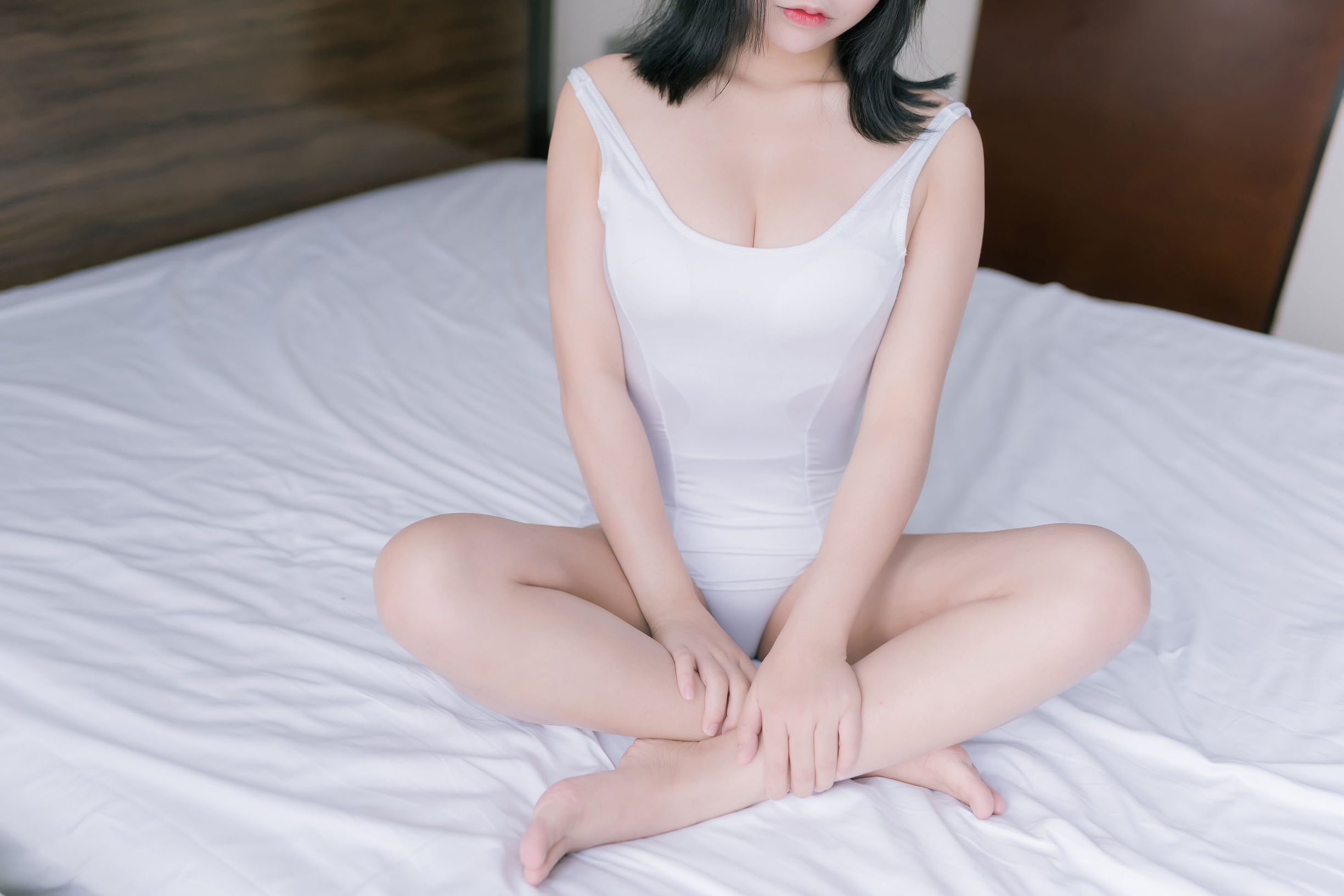 二次元妹子抱走莫子阿阿 大姐姐