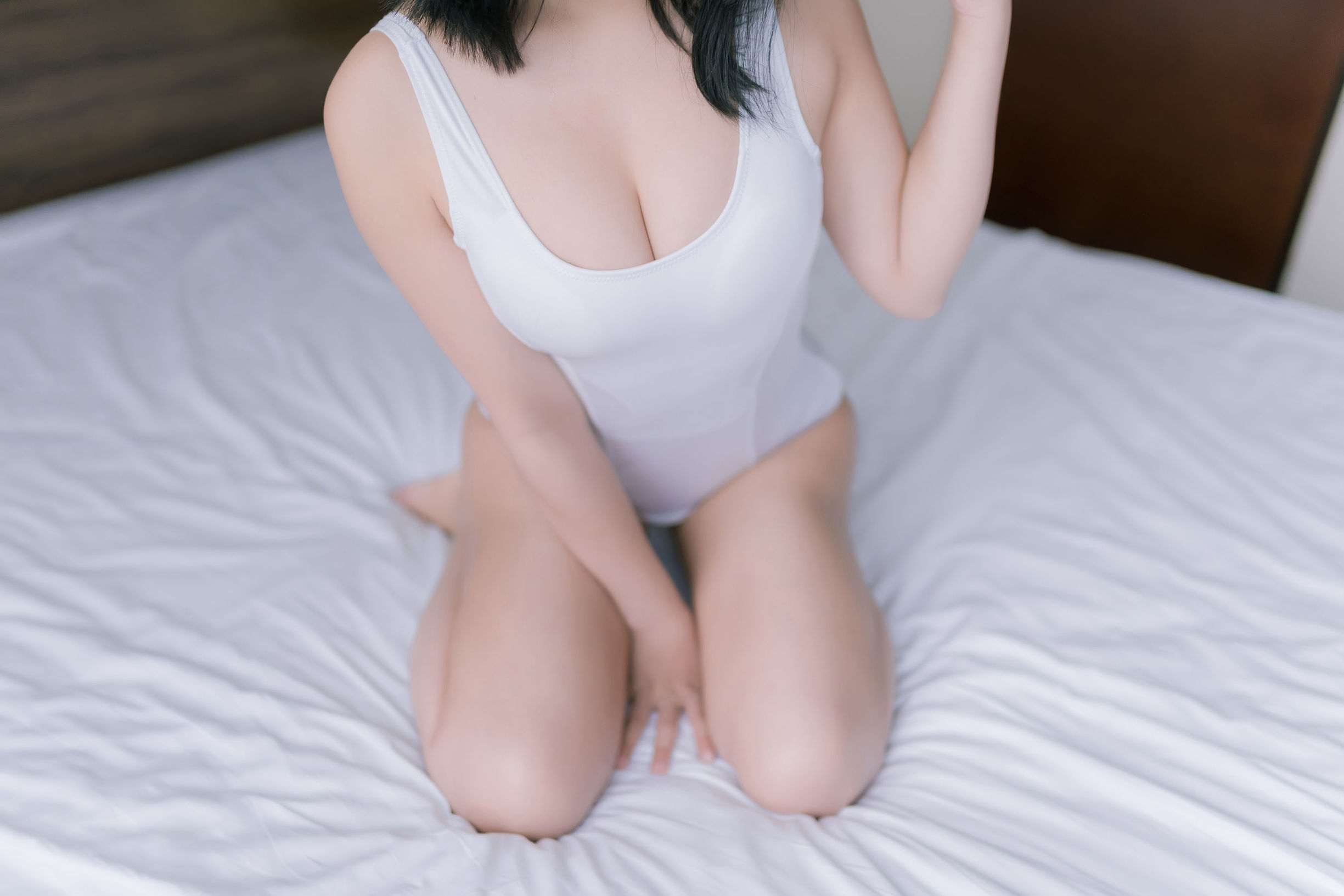 二次元妹子抱走莫子阿阿 大姐姐