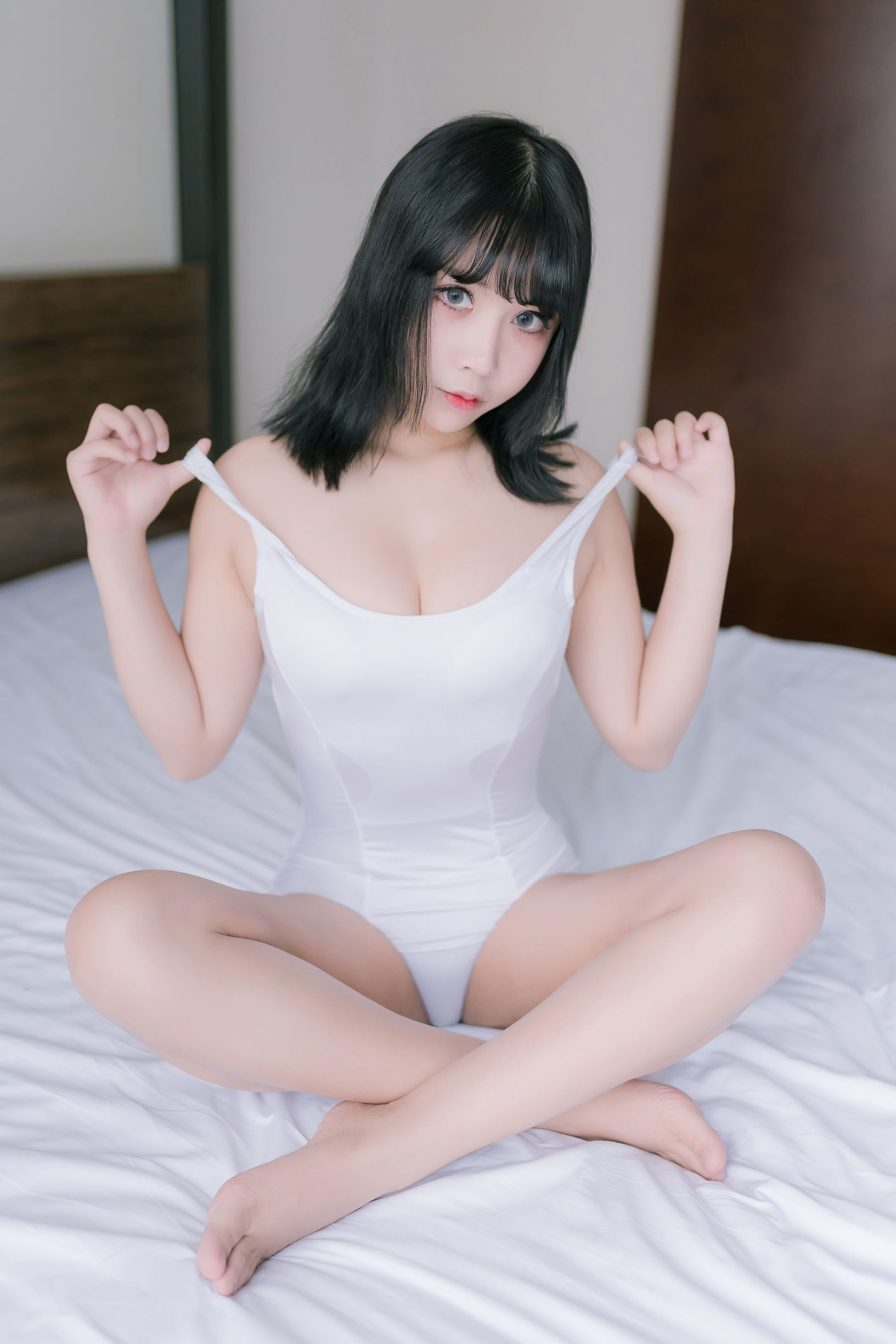 二次元妹子抱走莫子阿阿 大姐姐