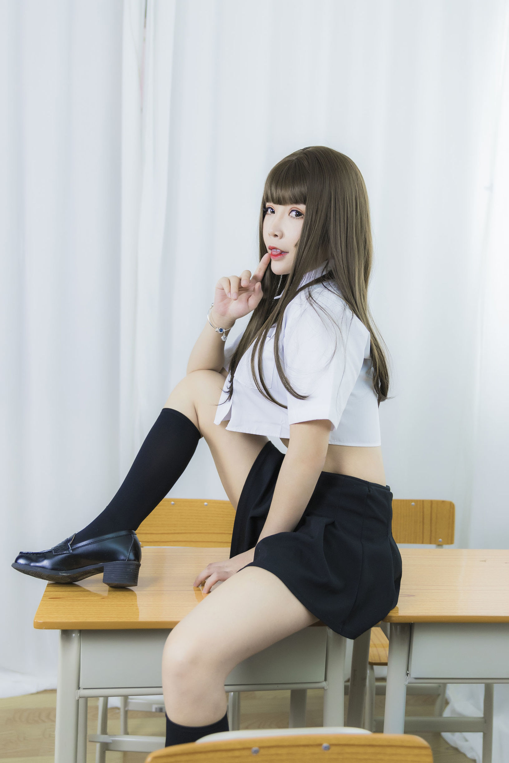二次元妹子を抱いて連れ去るモ子AA 君が下課するのを待つ