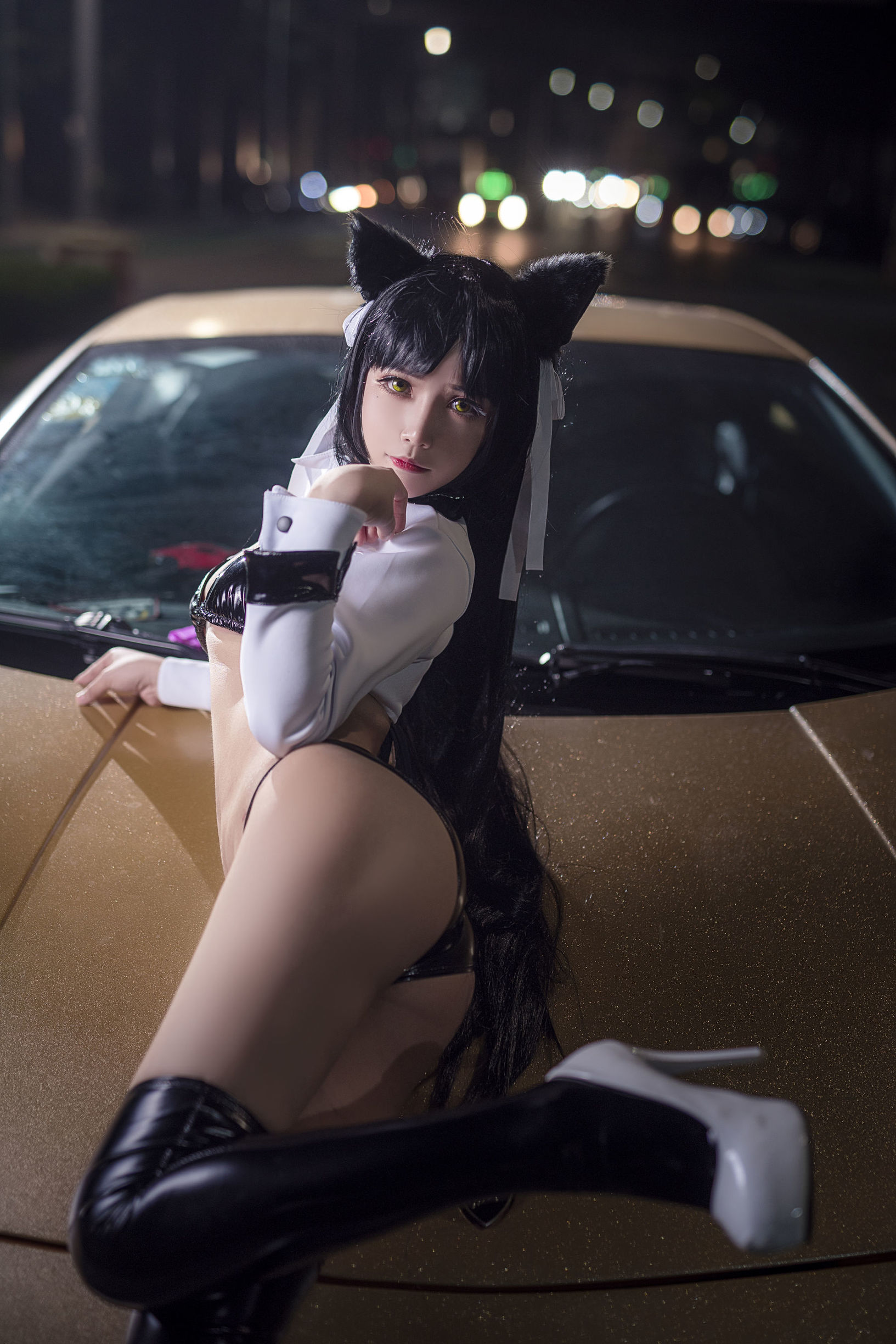 二次元妹子抱走莫子aa 賽車女郎
