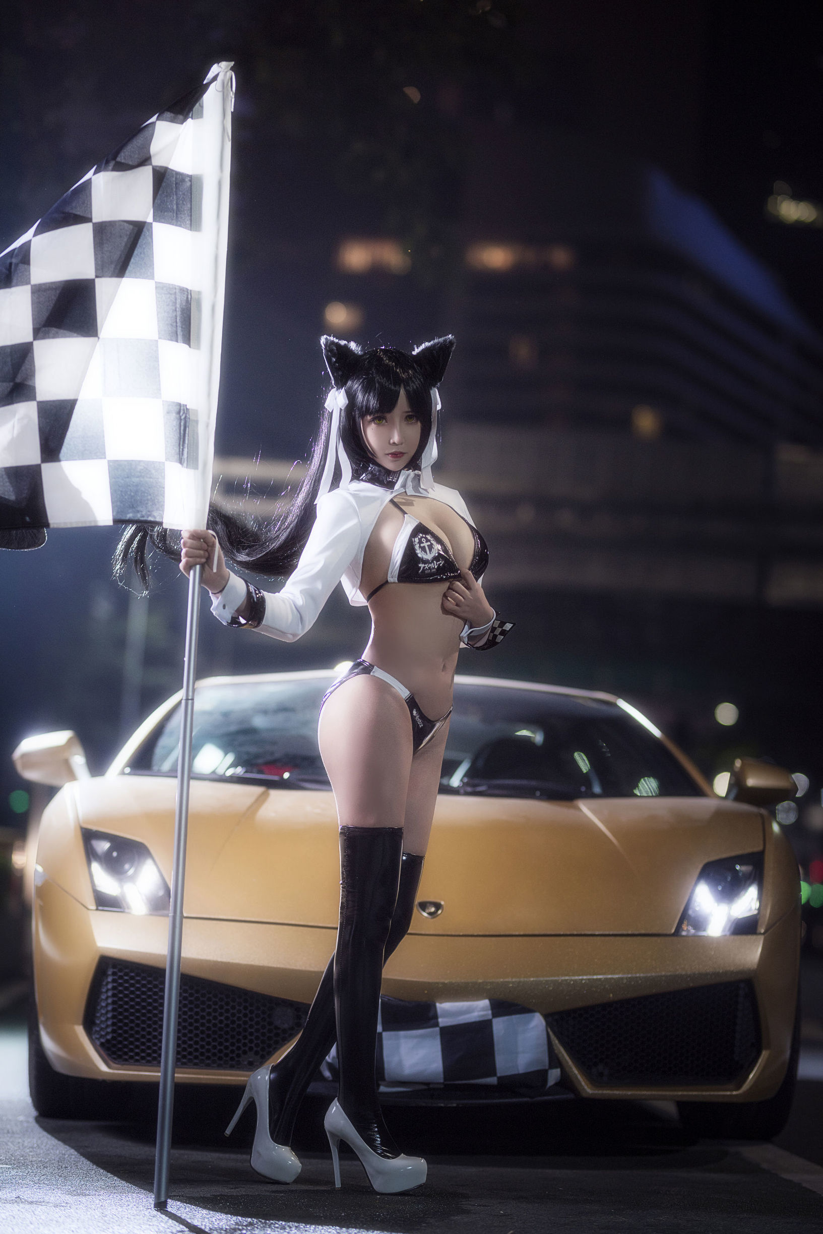 二次元妹子抱走莫子aa 賽車女郎