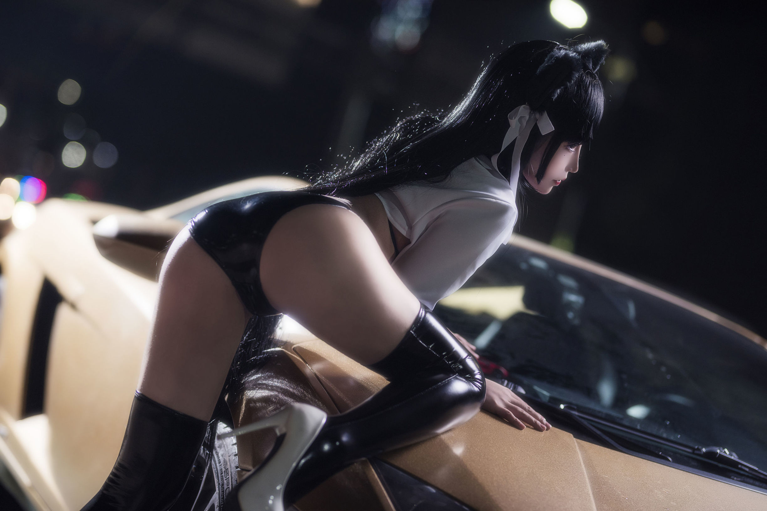 二次元妹子抱走莫子aa 賽車女郎