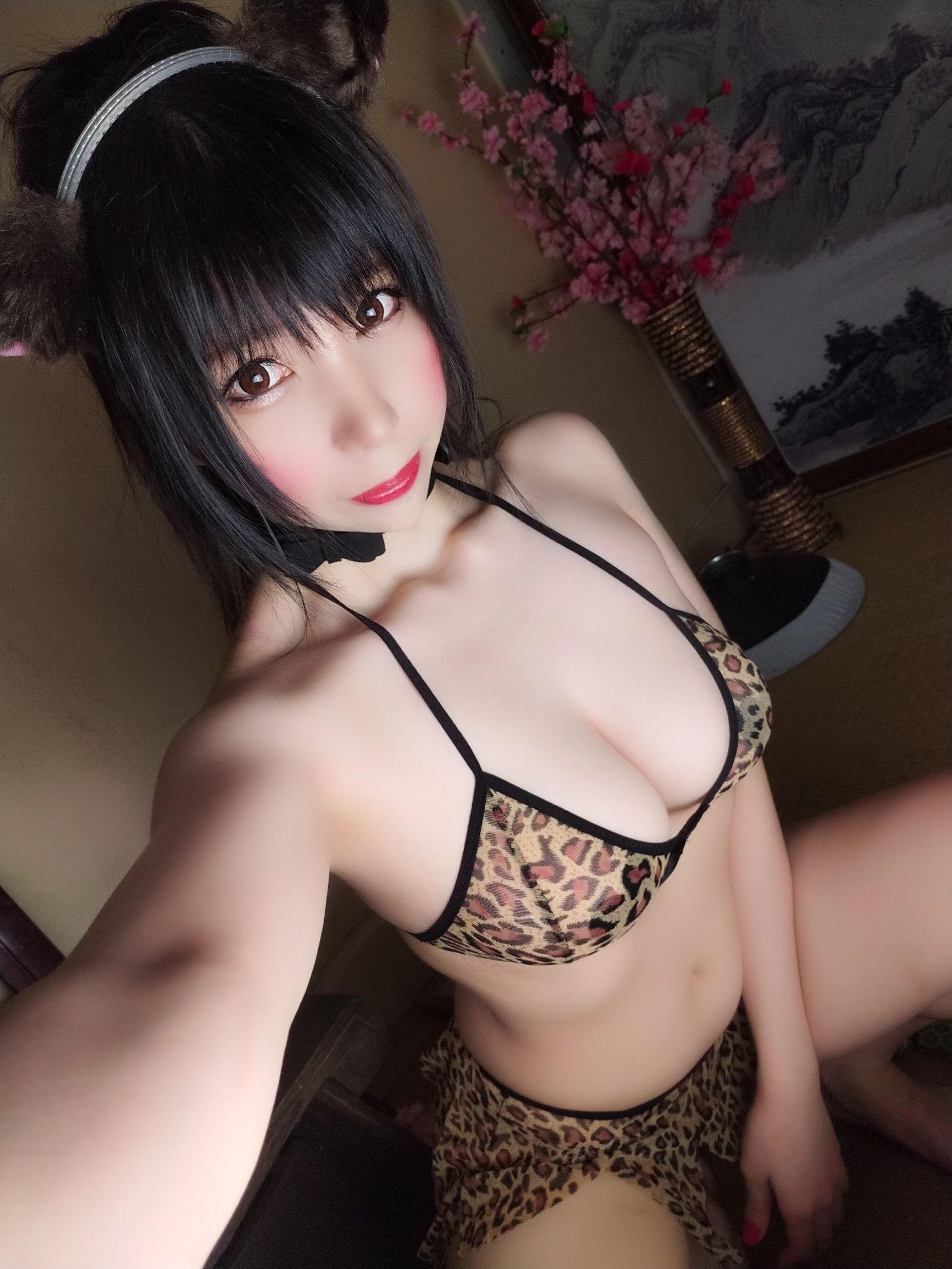 二次元巨乳美女鹿野希 豹柄