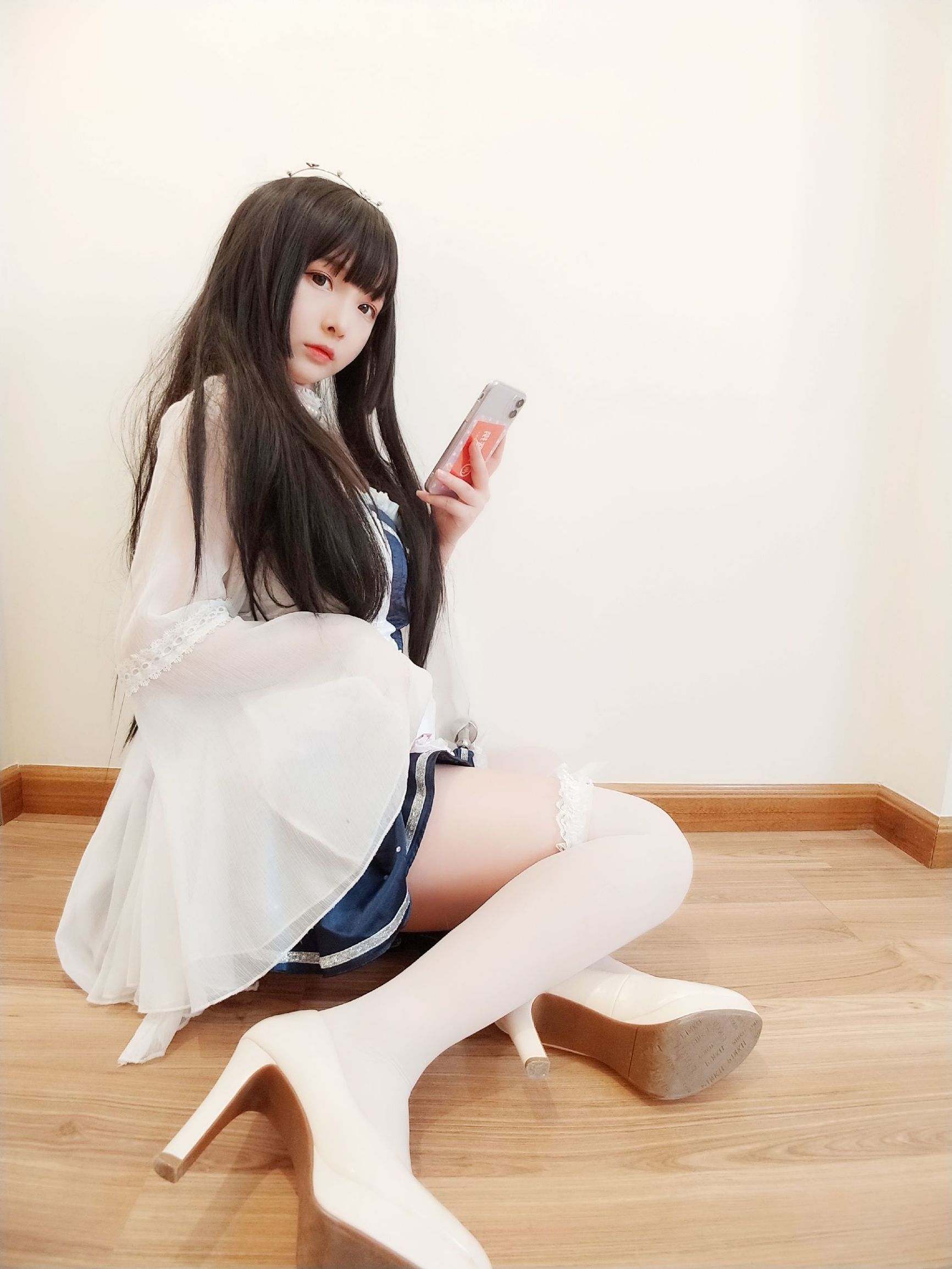 Two-dimensional beauty Furukawa Kagura white silk