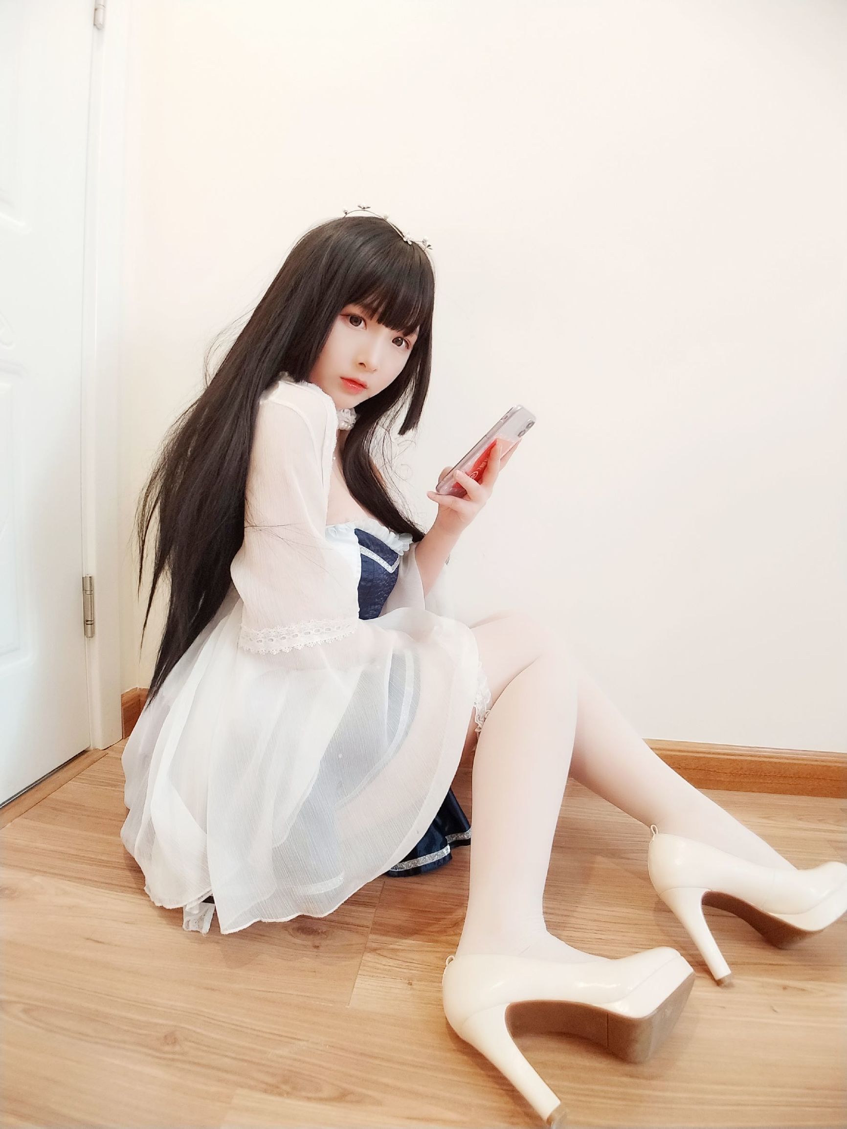 Two-dimensional beauty Furukawa Kagura white silk