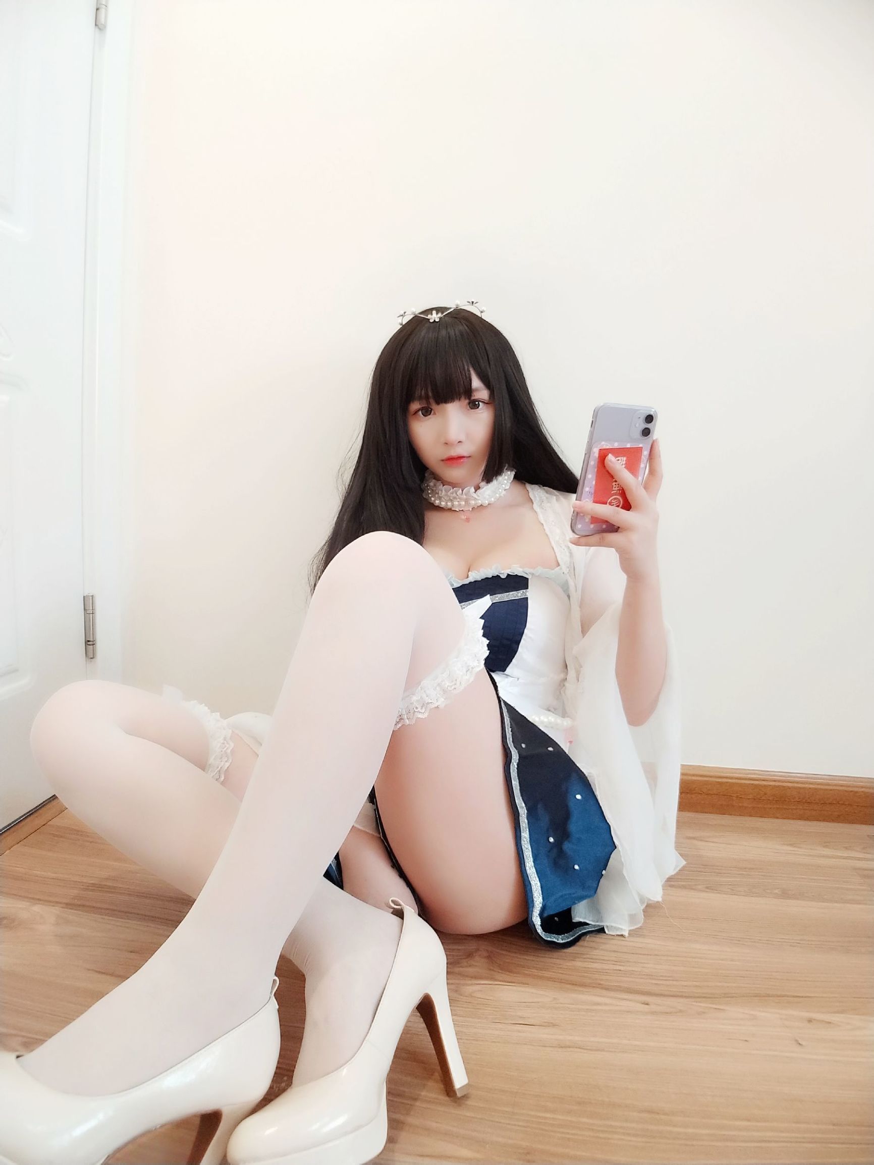 Two-dimensional beauty Furukawa Kagura white silk