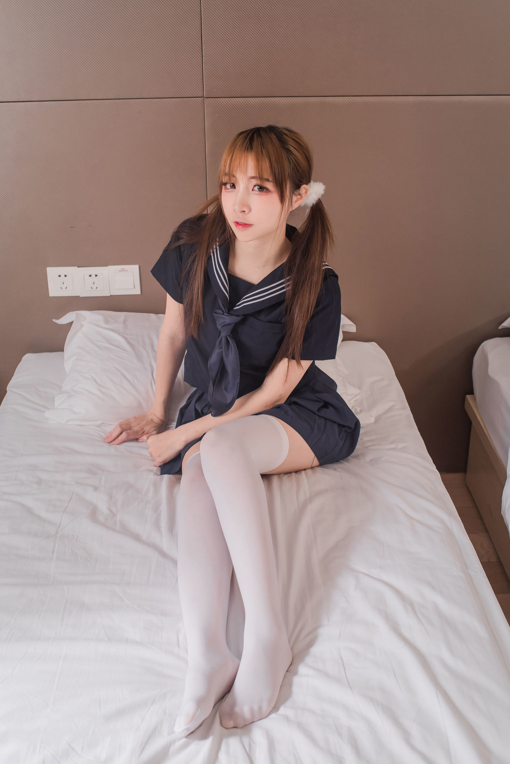 人気コスプレイヤー ニサ 制服 黒三本