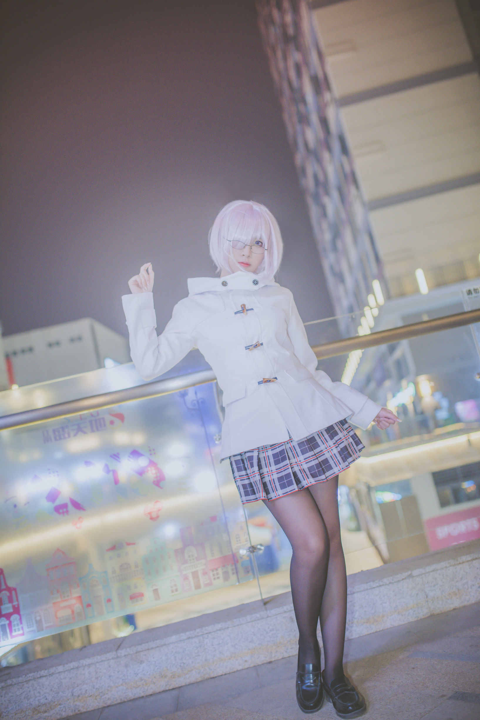 Popular Cosplayer Erza Nisa Mashu Outdoor Shoot