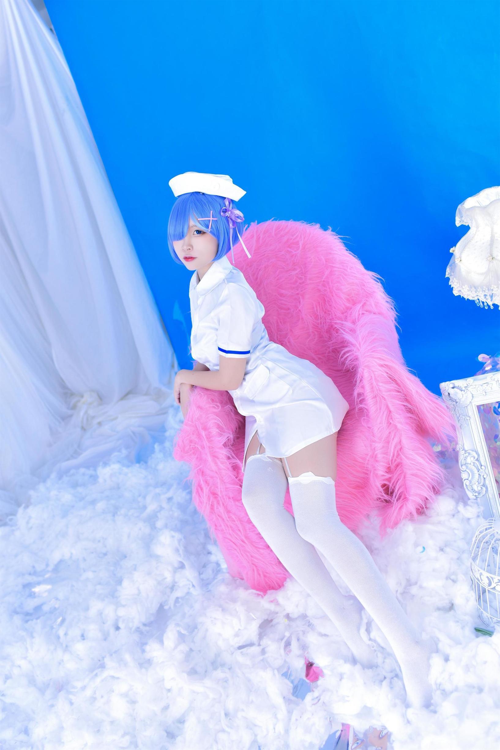 Coser nổi tiếng Erza Nisa Rem Y tá