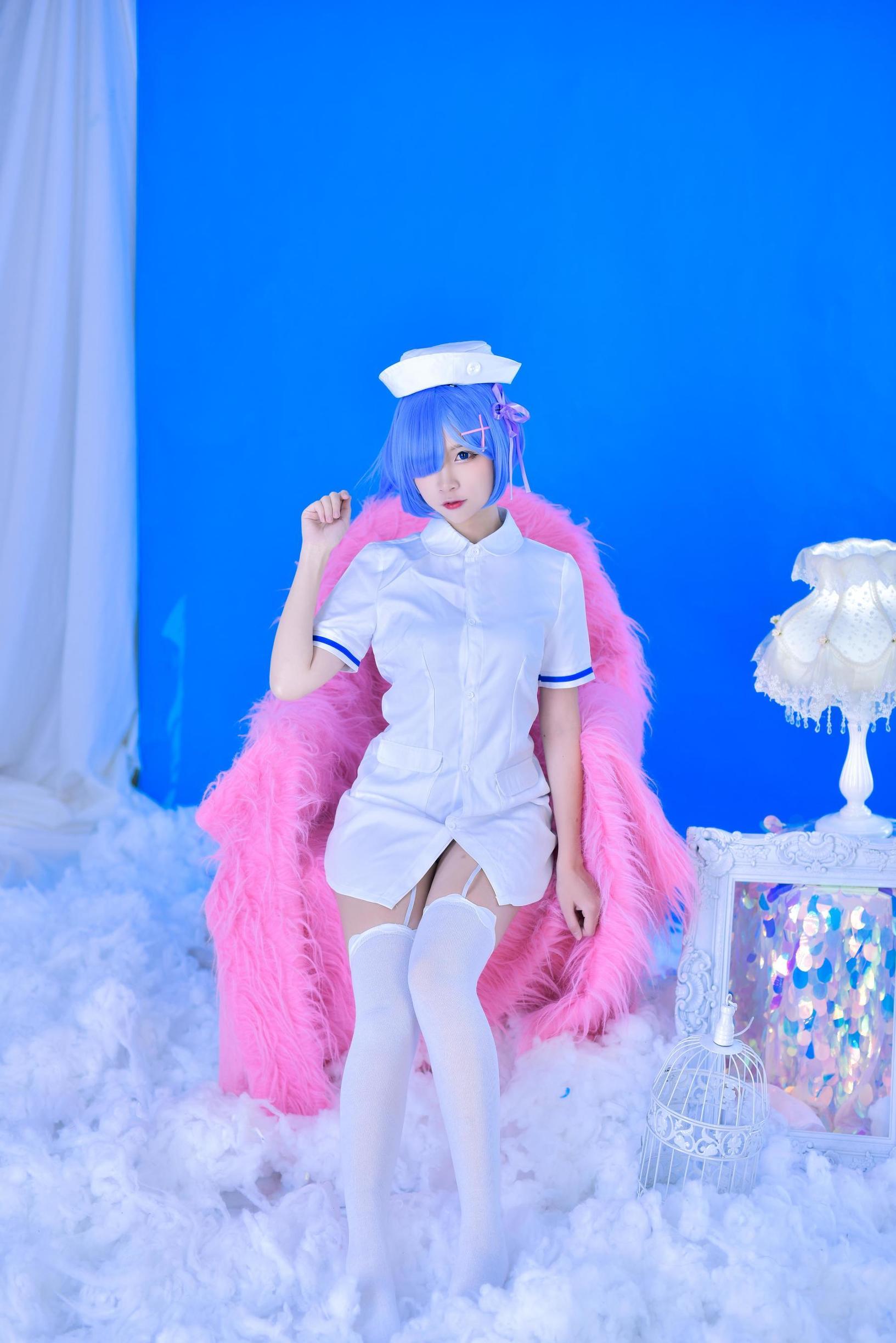 Coser nổi tiếng Erza Nisa Rem Y tá