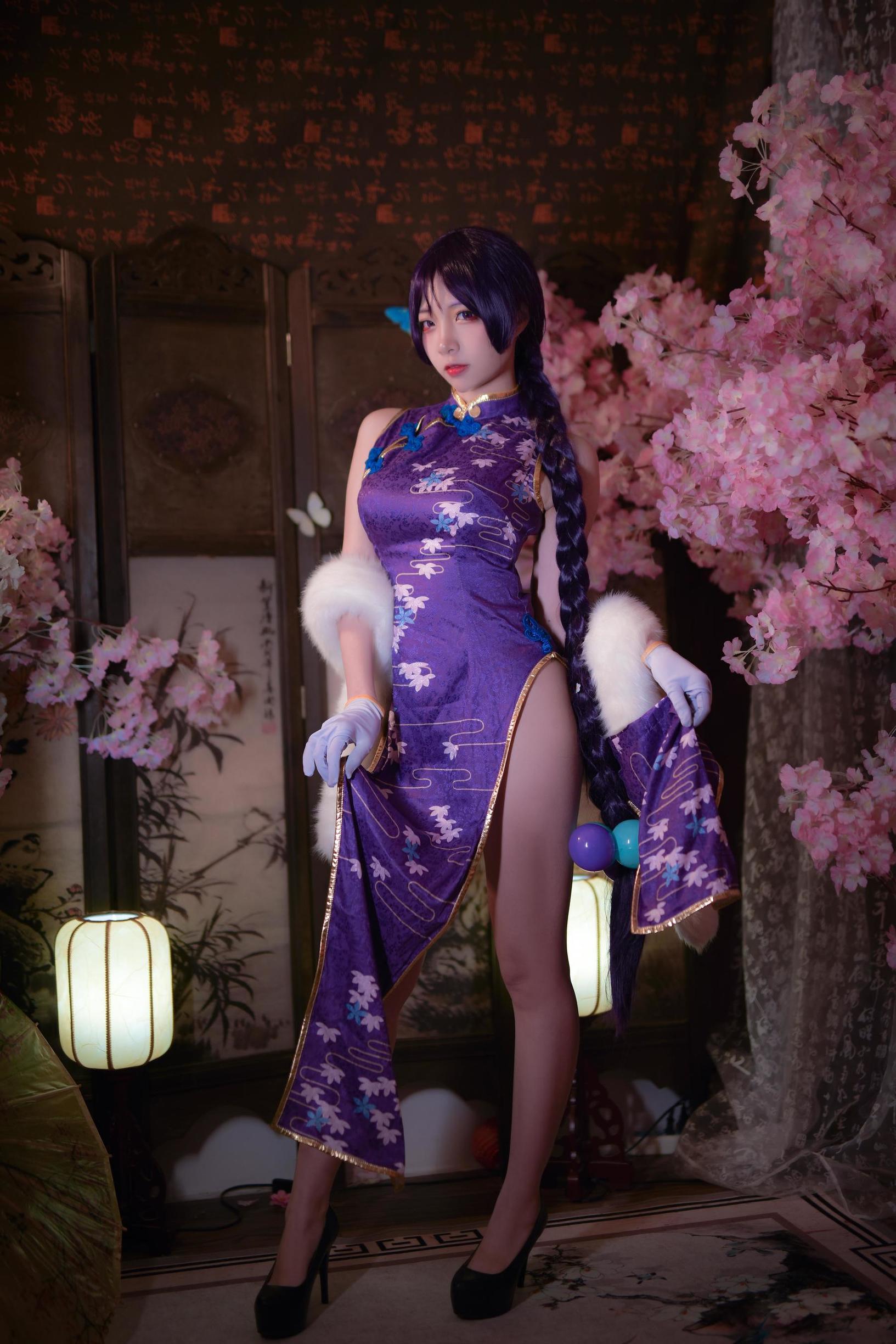 Popular Cosplayer Er Zuo Nisa Fate Nai Guang Cheongsam
