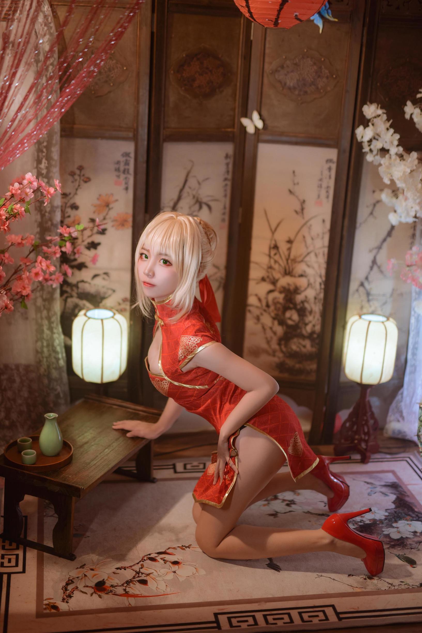 Popular Cosplayer Er Zuo Nisa Fate Nero Qipao