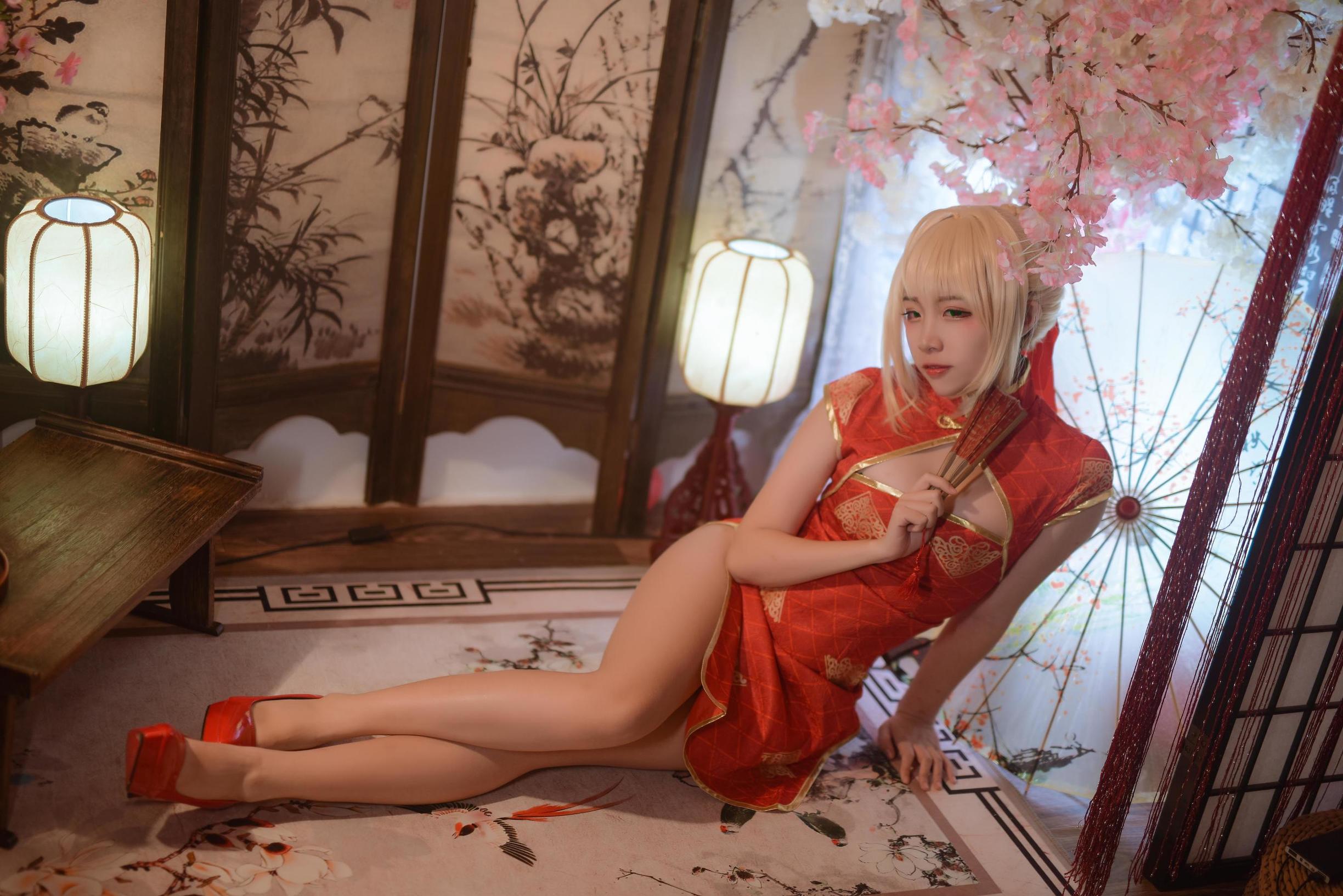 Popular Cosplayer Er Zuo Nisa Fate Nero Qipao
