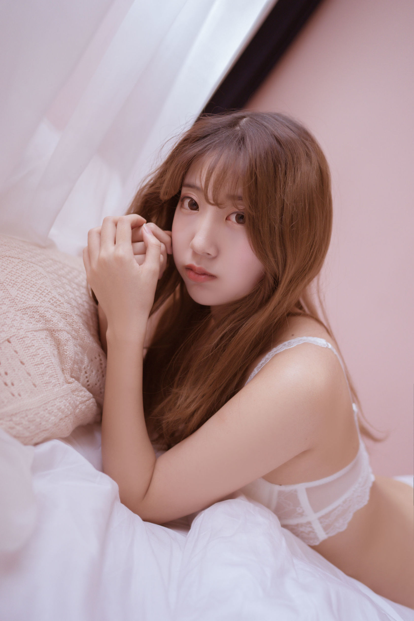 Coser nổi tiếng Hắc Xuyên: Bạn gái lớn tuổi hơn, áo lót trắng
