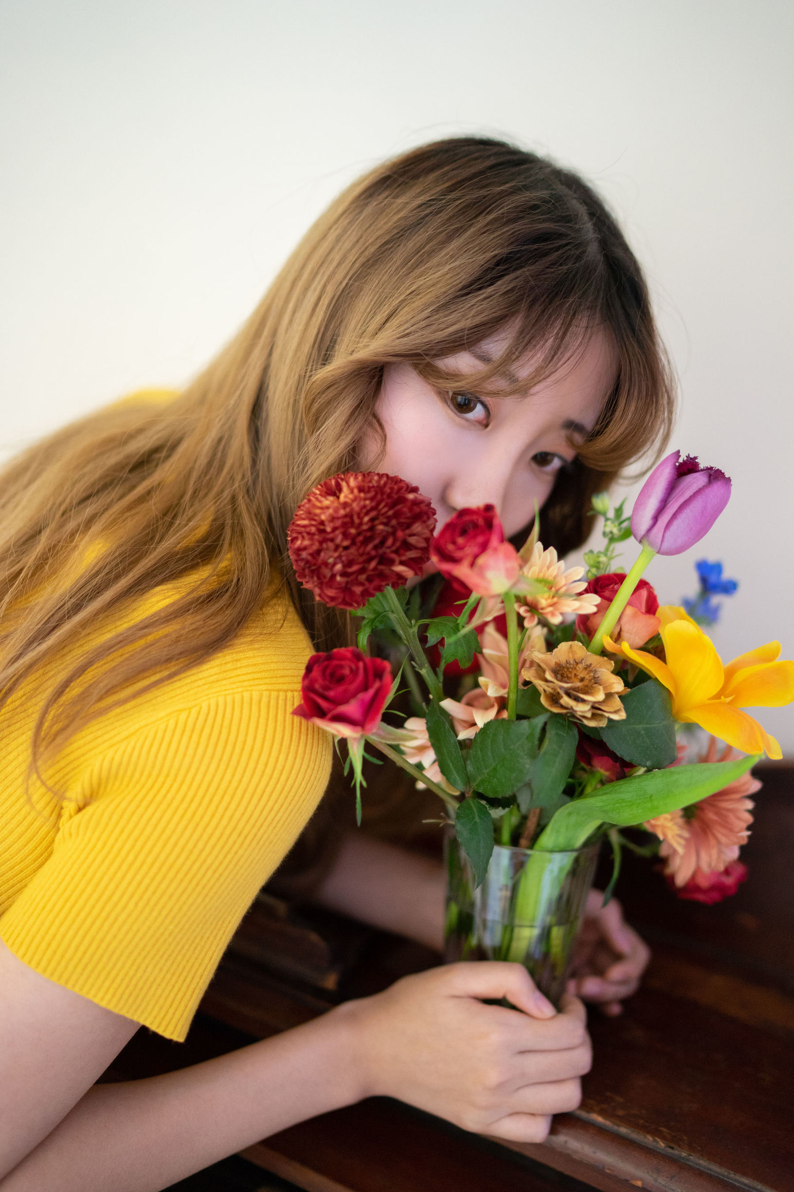 Popular Cosplayer Kurokawa, Older Girlfriend, Yellow Sweater