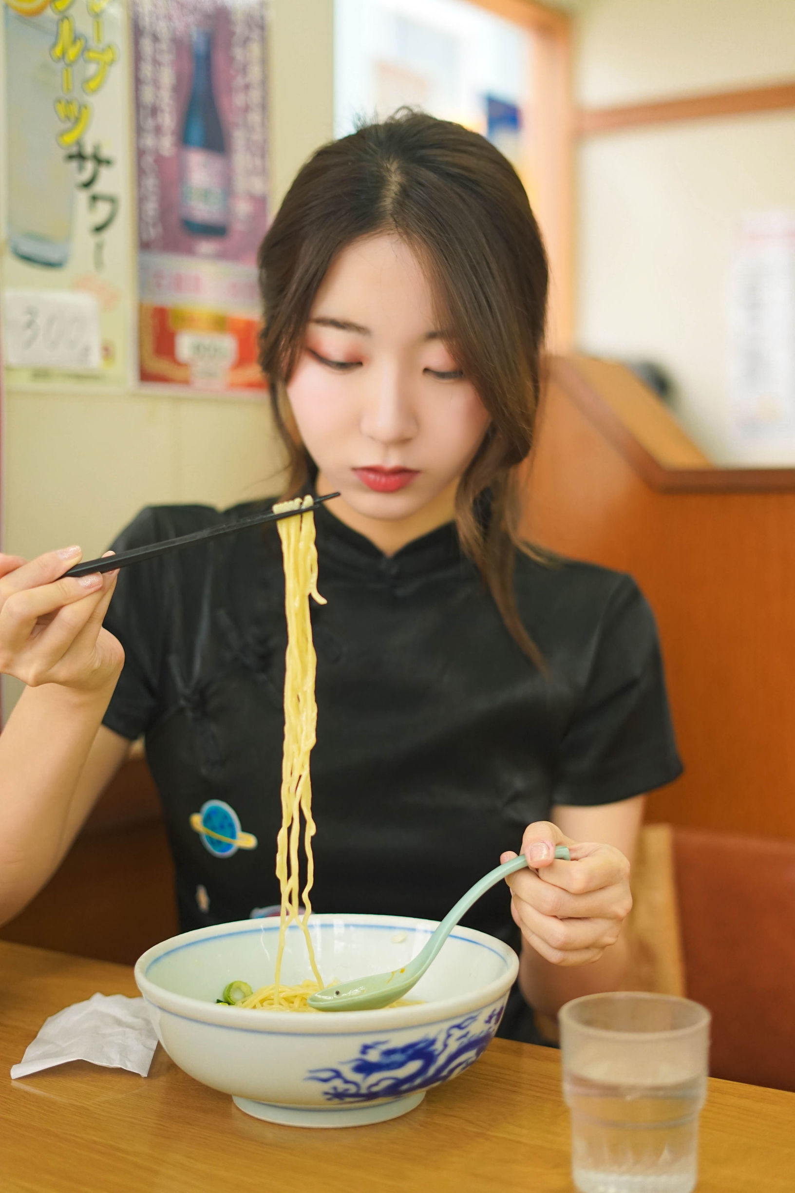 인기 코서 흑천 치파오