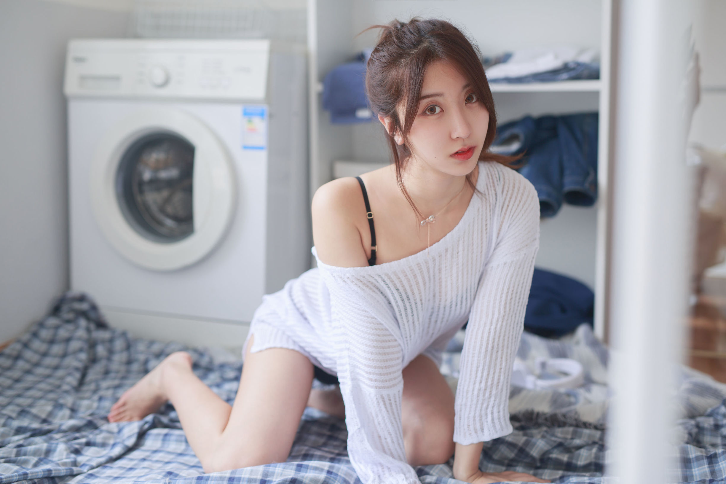 인기 코서 흑천의 흰색 구멍 스웨터