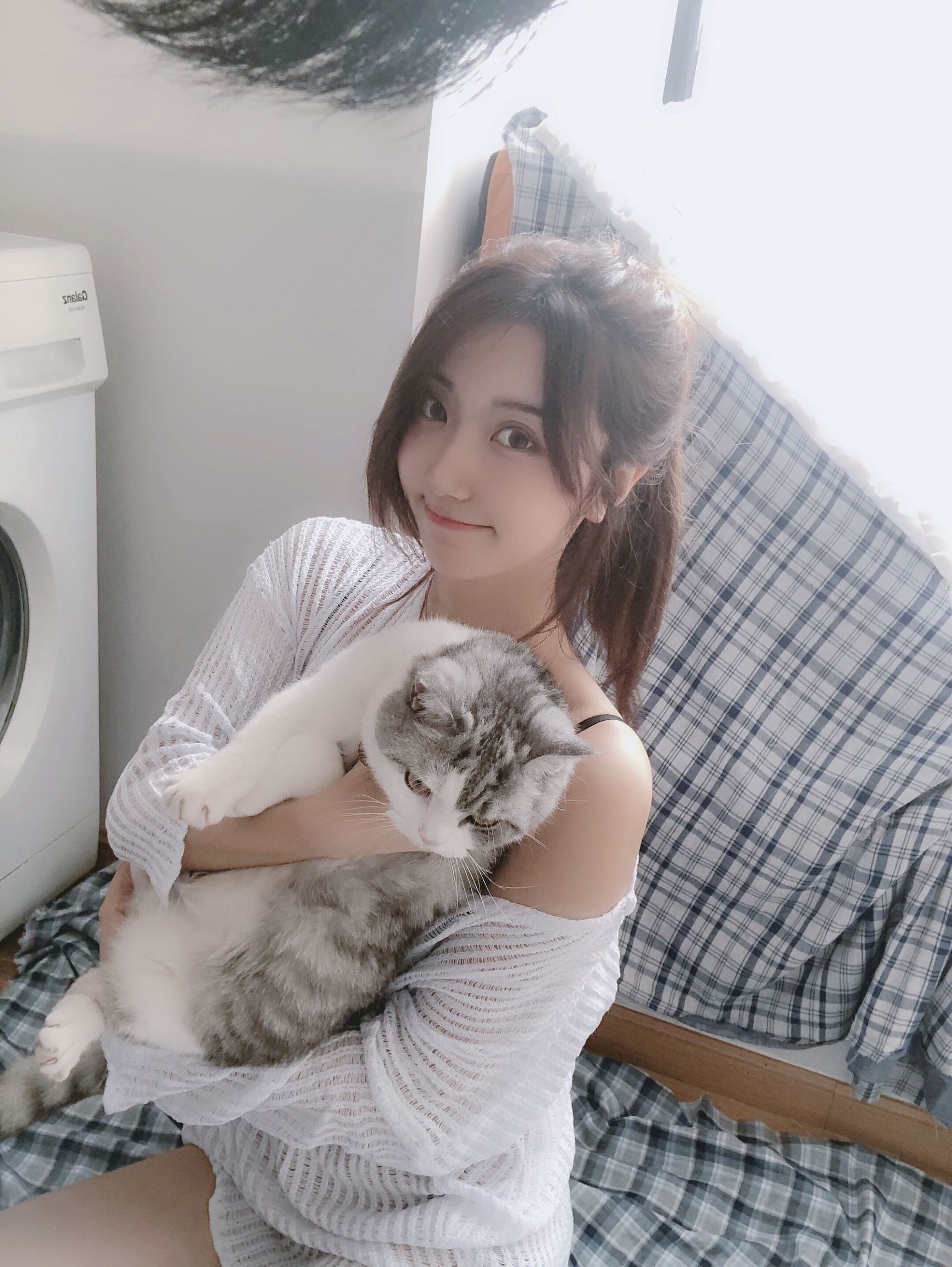 인기 코서 흑천의 흰색 구멍 스웨터