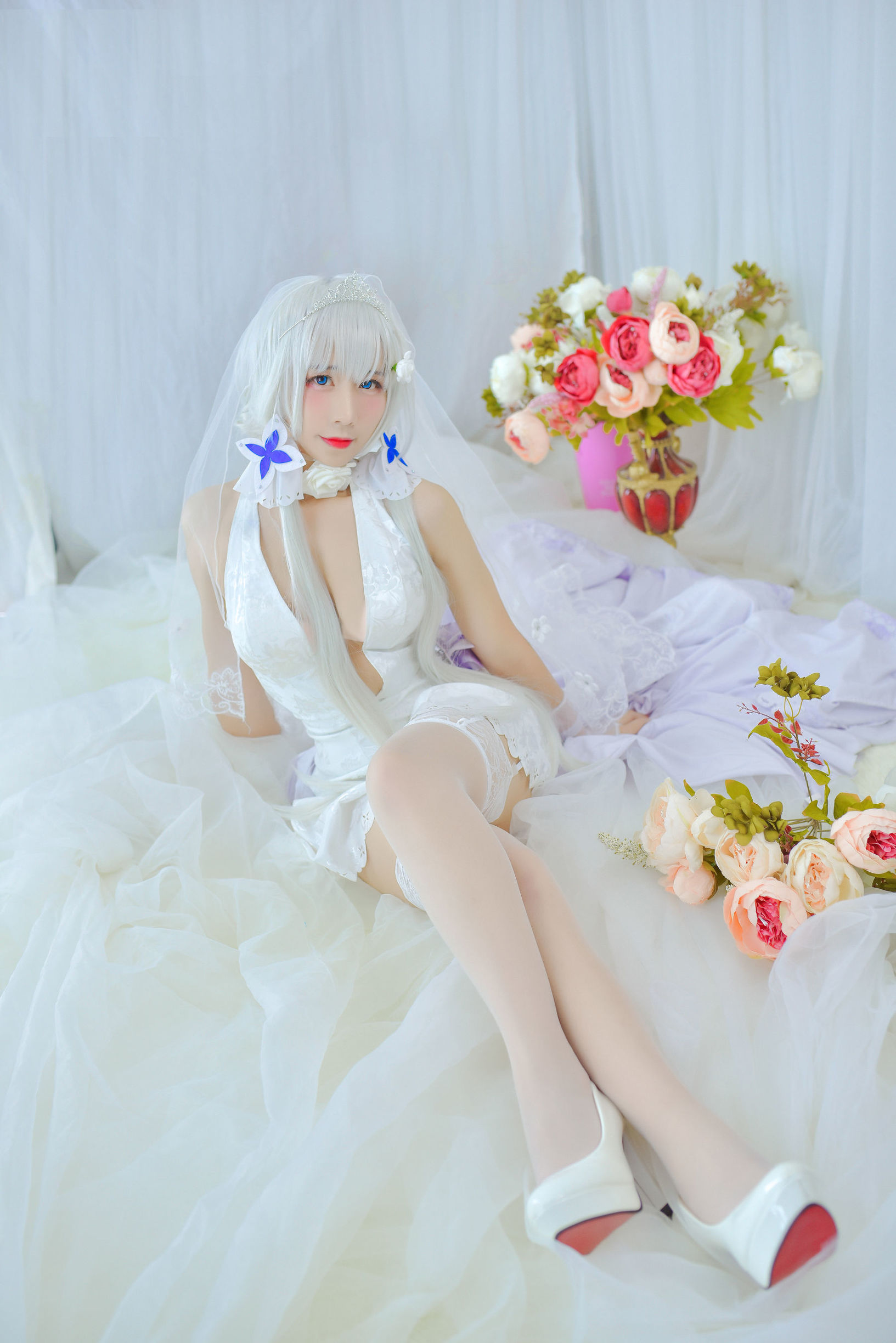 Anime blogger Jiu Qu Jean wedding dress