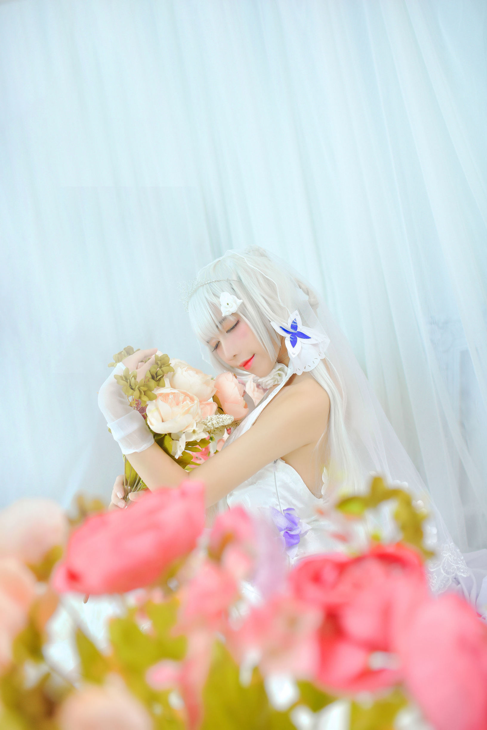 Anime blogger Jiu Qu Jean wedding dress