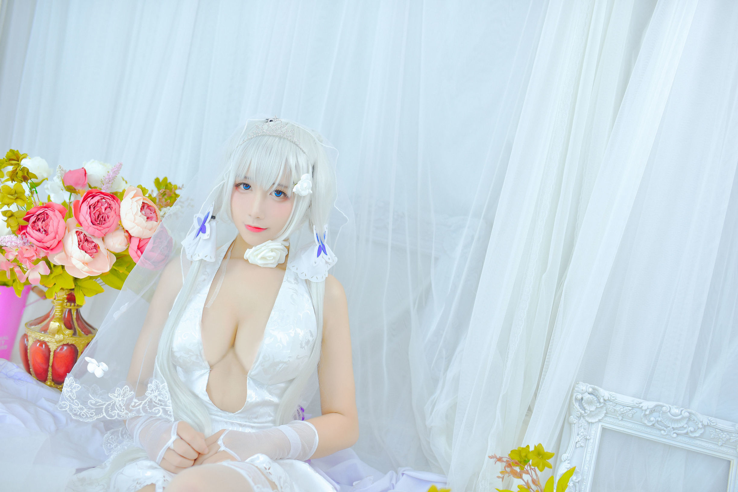 Anime blogger Jiu Qu Jean wedding dress