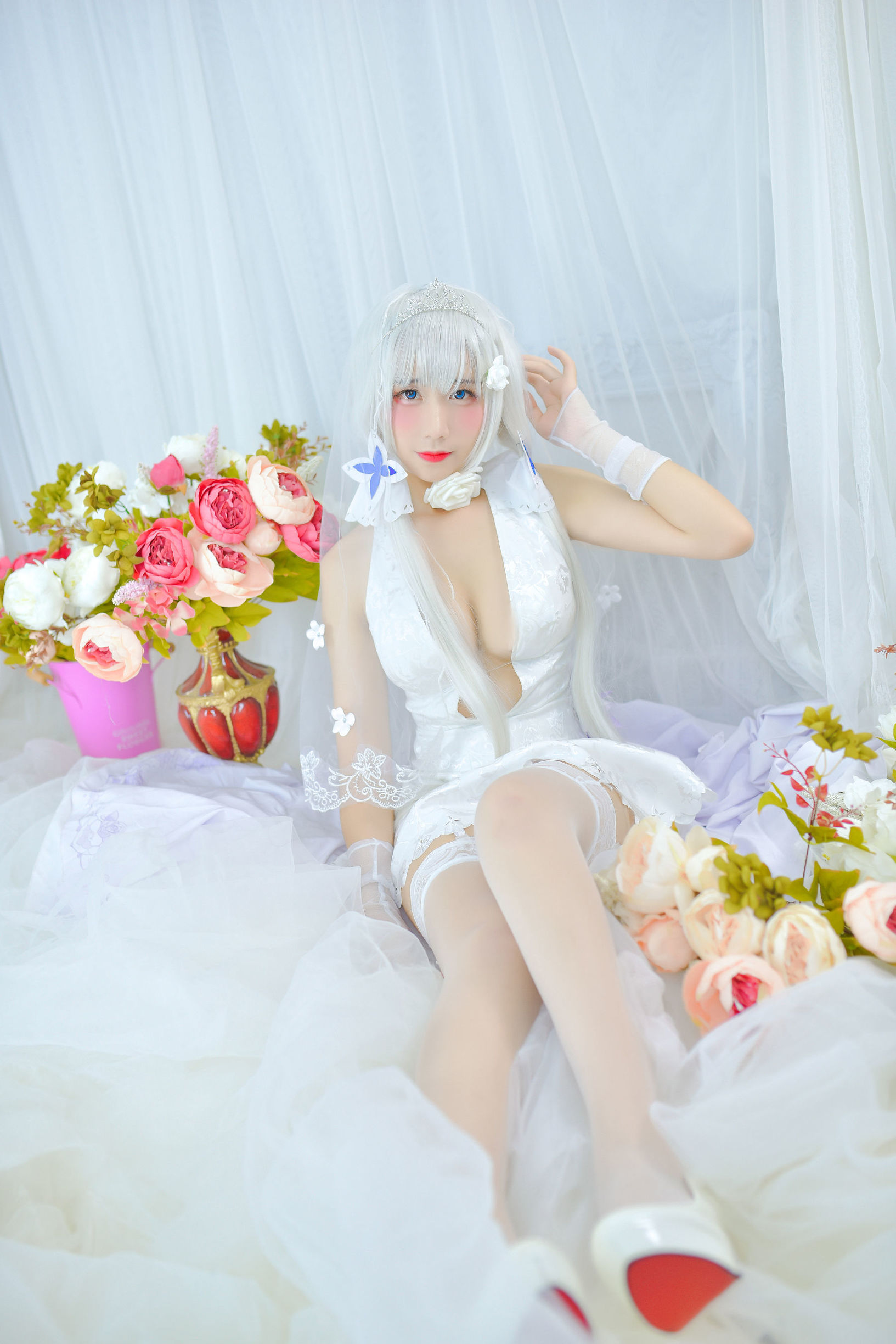 Anime blogger Jiu Qu Jean wedding dress