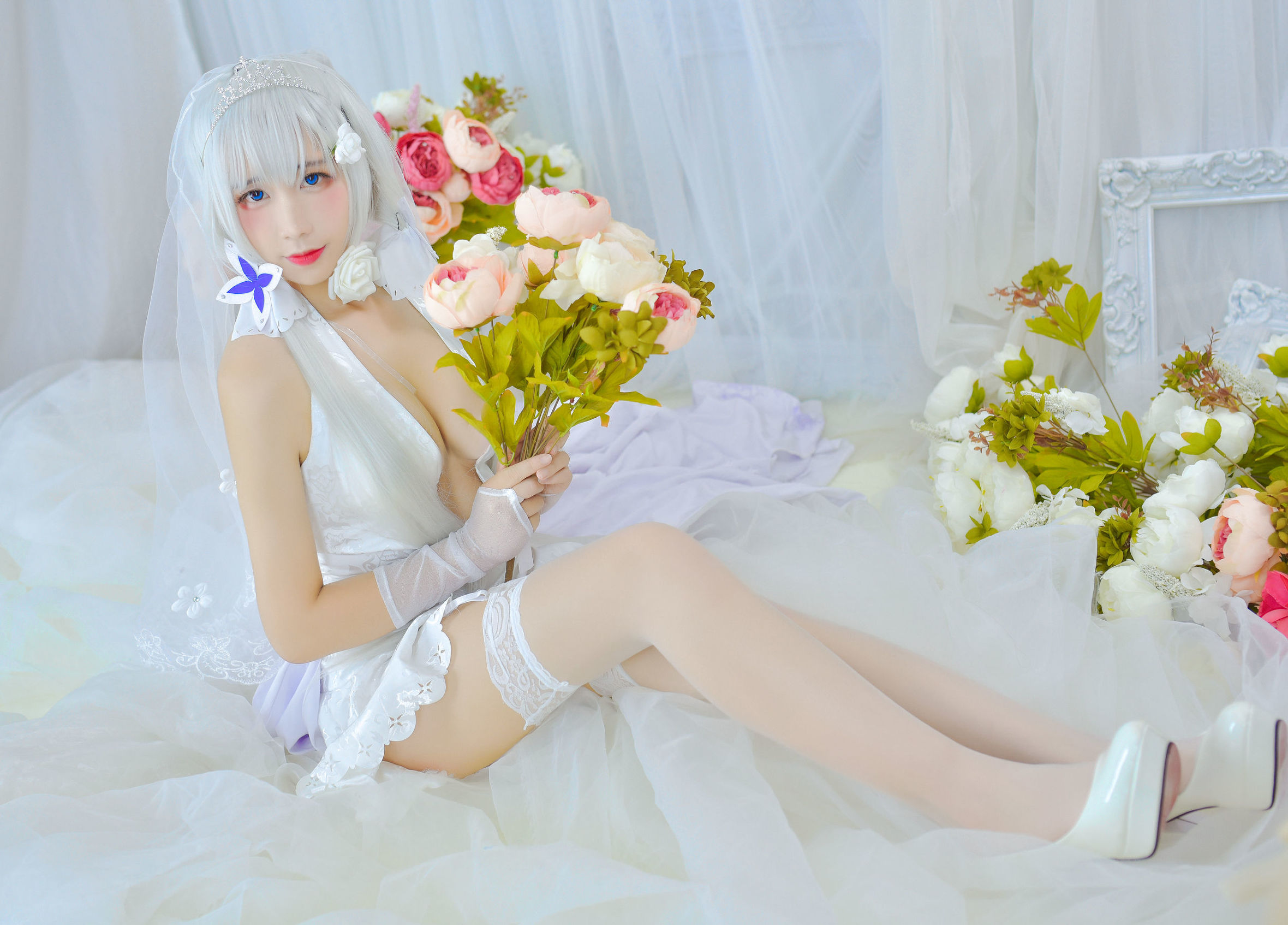 Anime blogger Jiu Qu Jean wedding dress