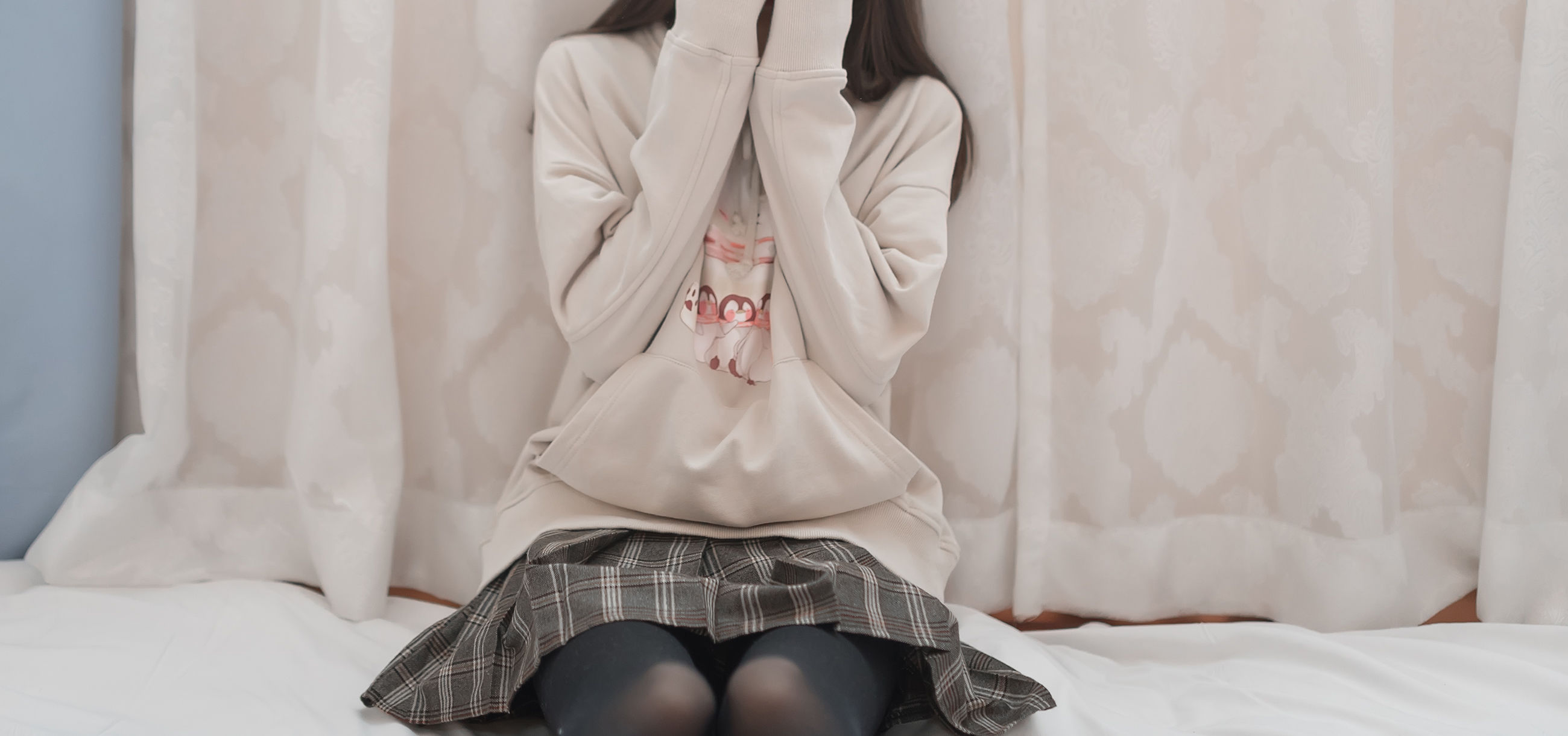 Blogger anime Cửu Khúc Jean: Sự mờ ảo sau rèm cửa