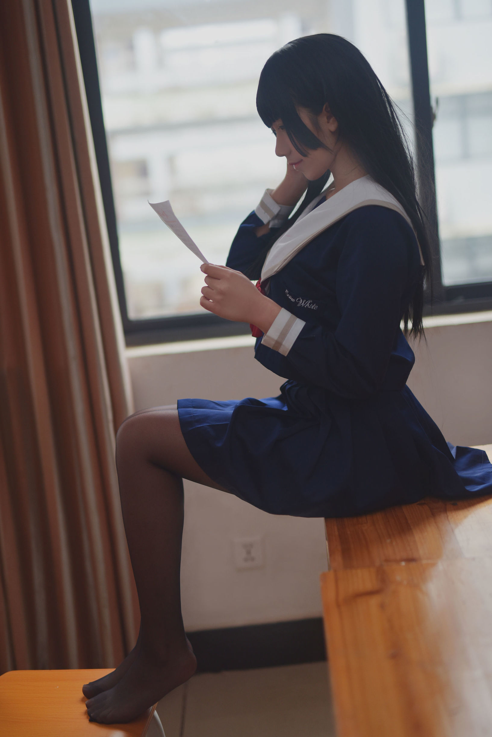 Blogger anime Cửu Khúc Jean JK đồng phục lộ rốn