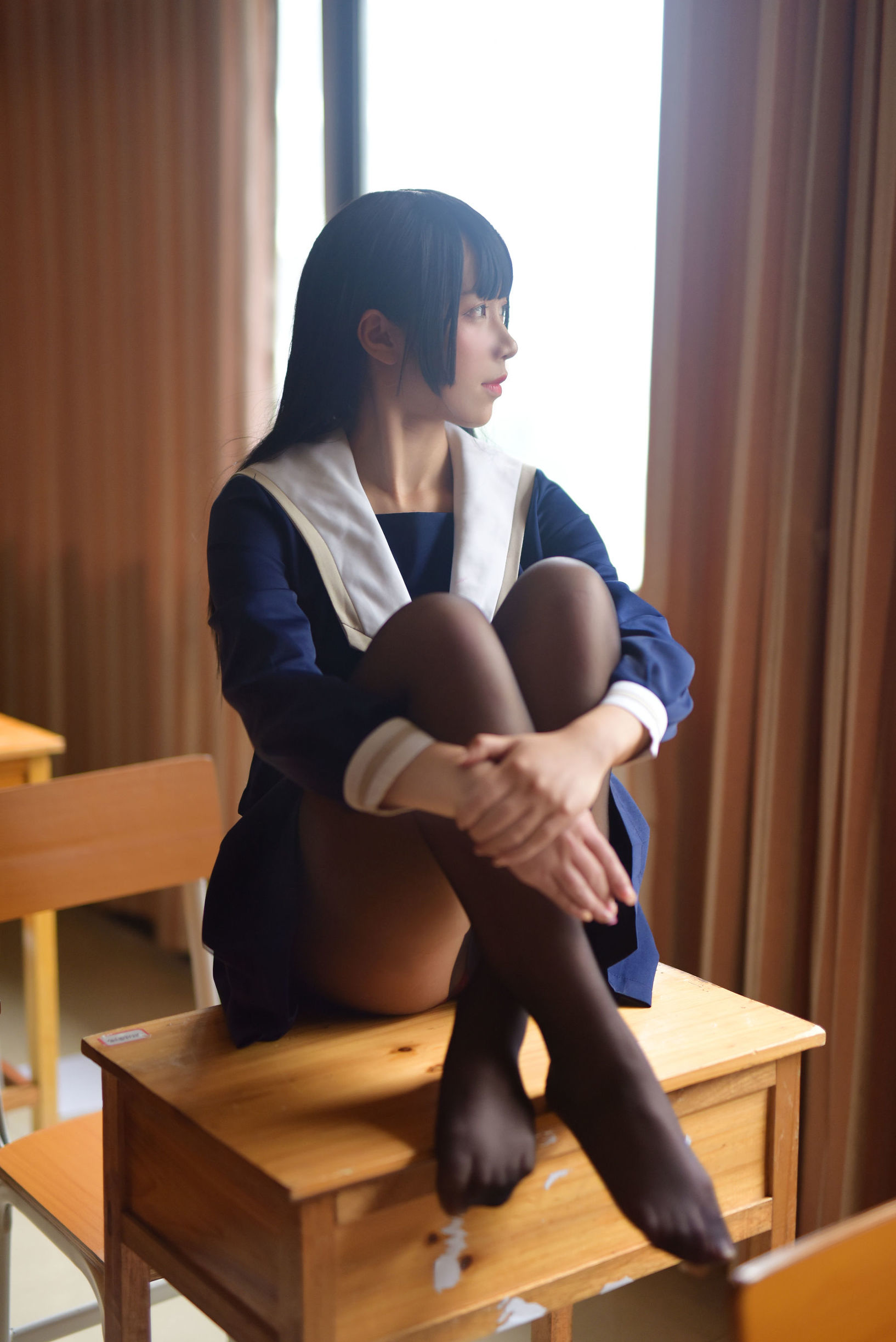 Blogger anime Cửu Khúc Jean JK đồng phục lộ rốn