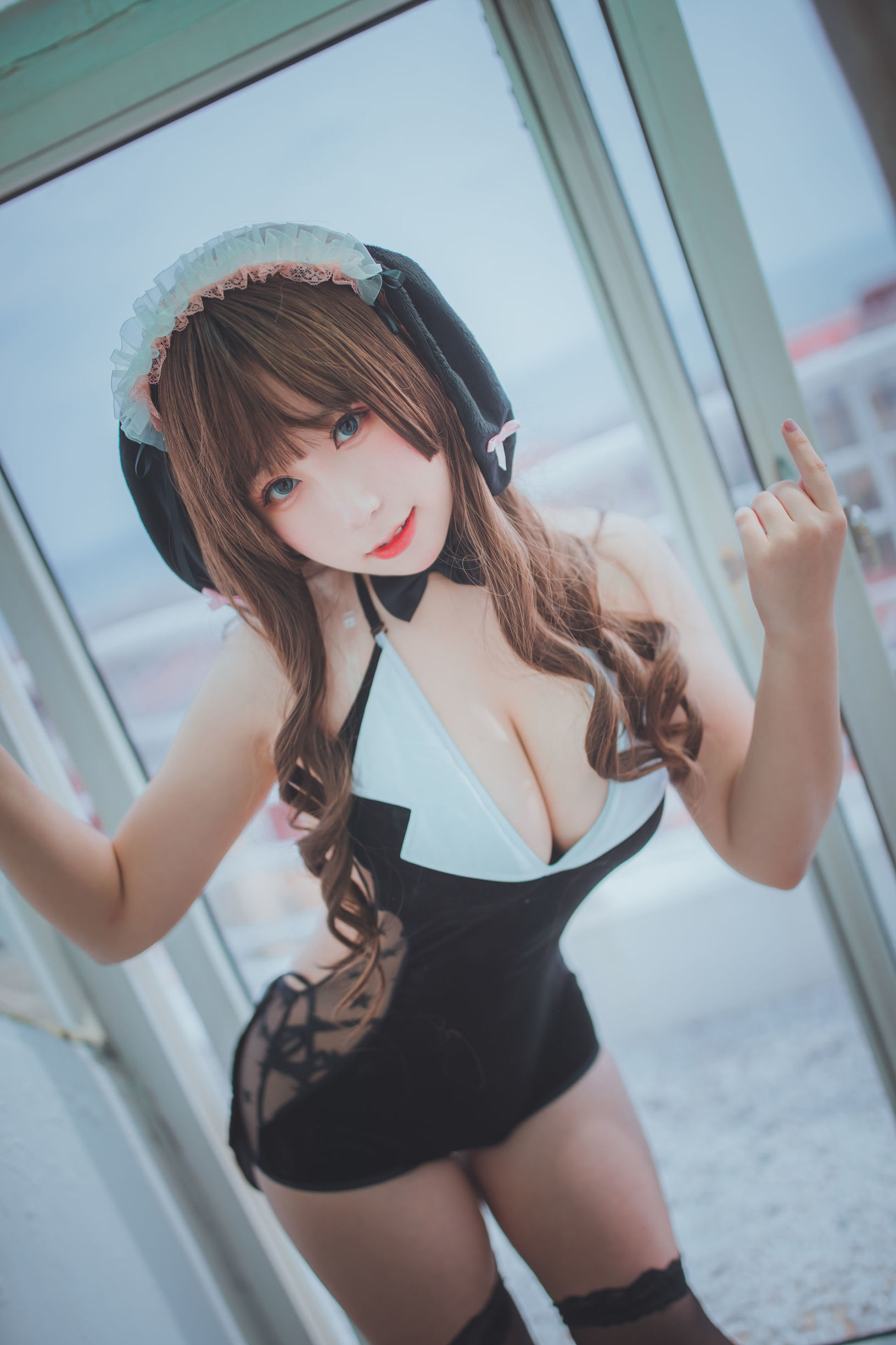 Blogger anime Từ Từ Từ Từ Loan, thỏ tai cụp
