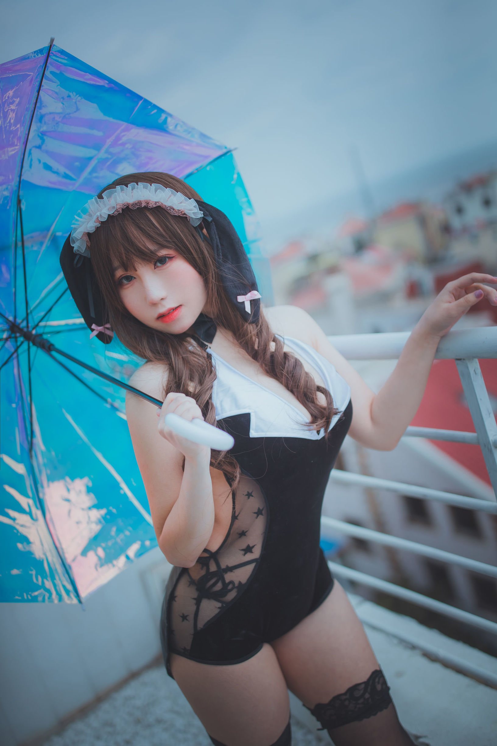 Blogger anime Từ Từ Từ Từ Loan, thỏ tai cụp