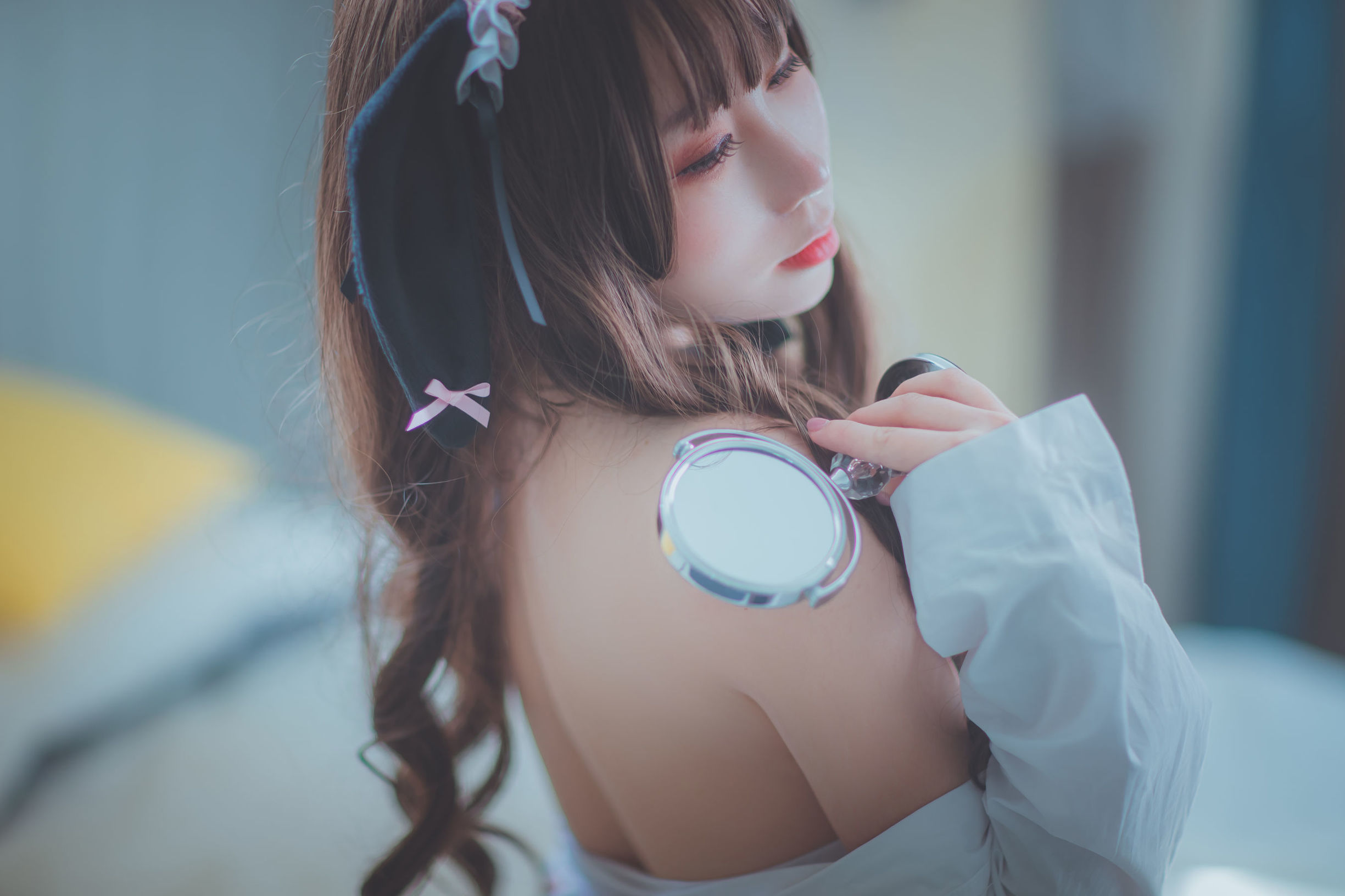 Blogger anime Từ Từ Từ Từ Loan, thỏ tai cụp