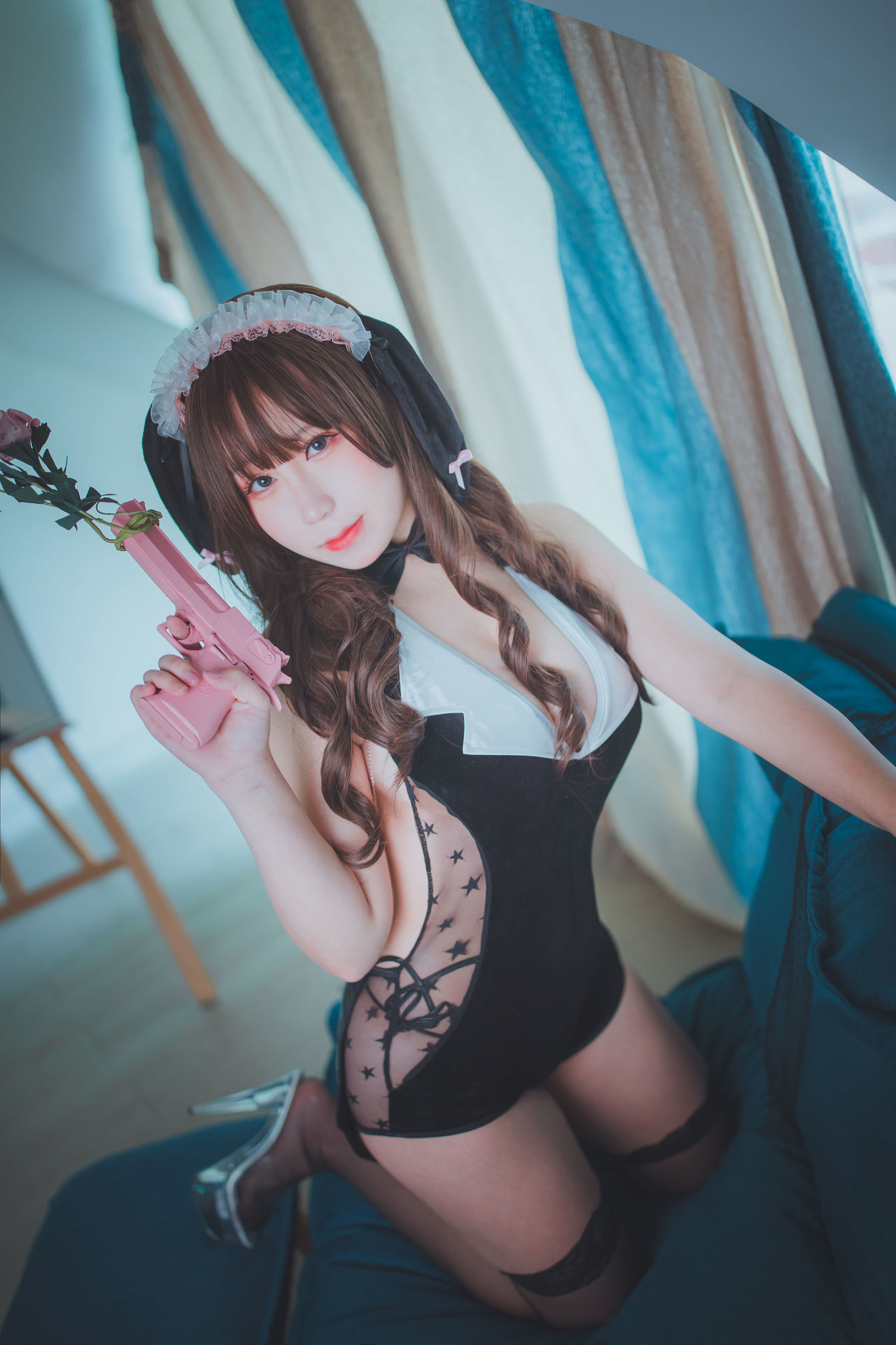 Blogger anime Từ Từ Từ Từ Loan, thỏ tai cụp