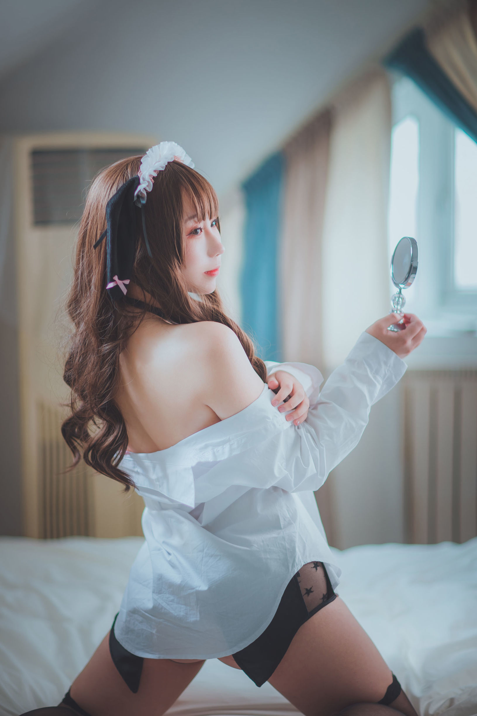 Blogger anime Từ Từ Từ Từ Loan, thỏ tai cụp
