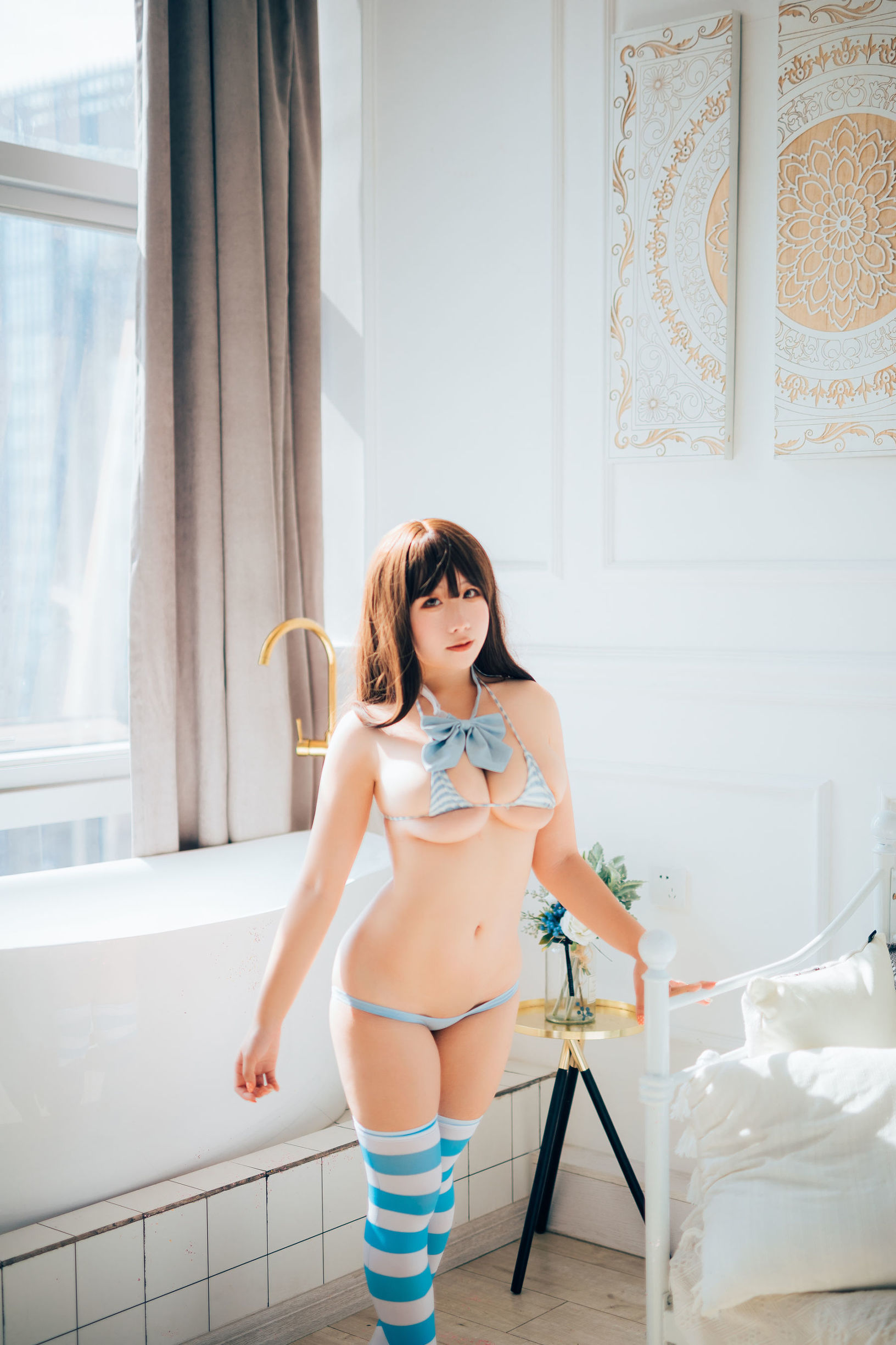 Blogger anime Từ Từ Từ Từ Luan sọc xanh trắng