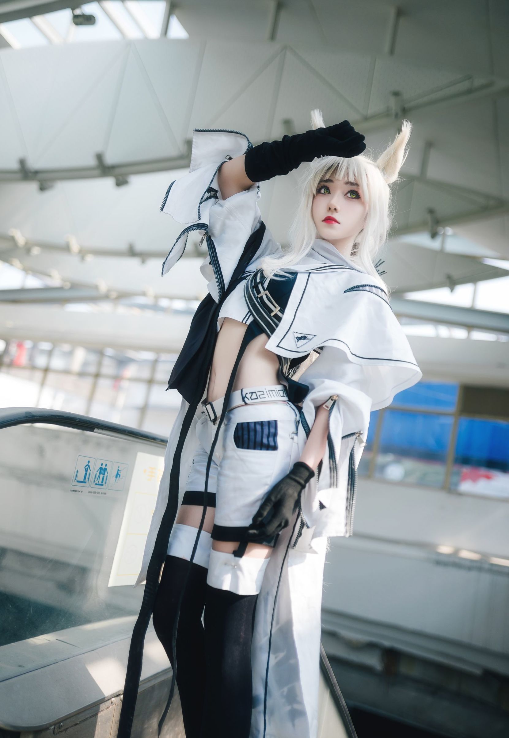 Anime blogger Nan Tao Momoko Platinum Uniform