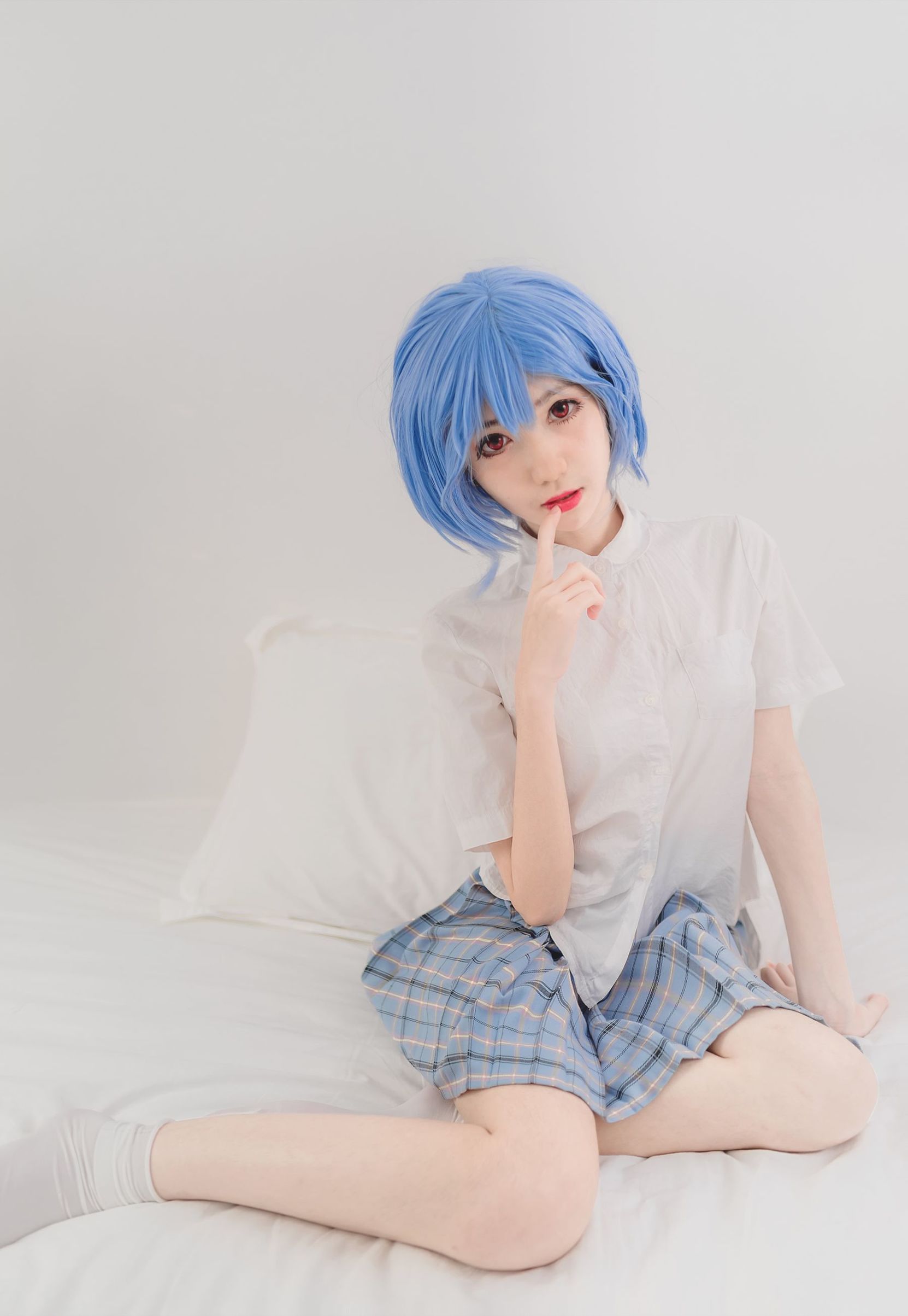 Blogger anime Nam Đào Momoko Ayanami Rei đồng phục