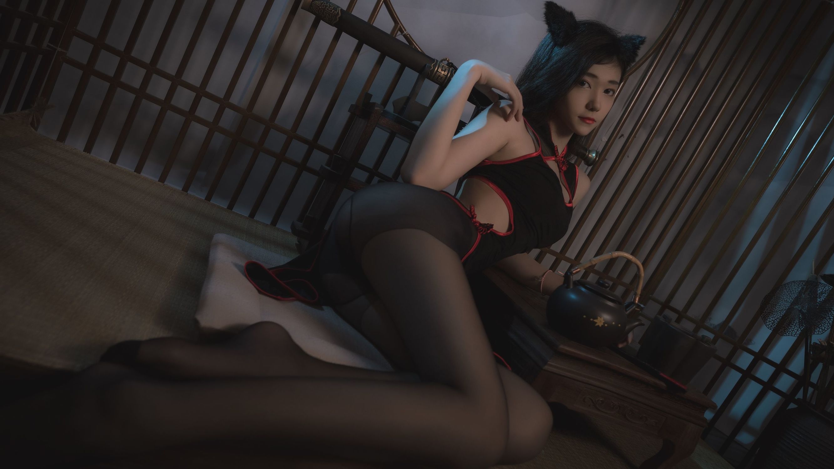 Anime blogger Nan Tao Momoko black qipao
