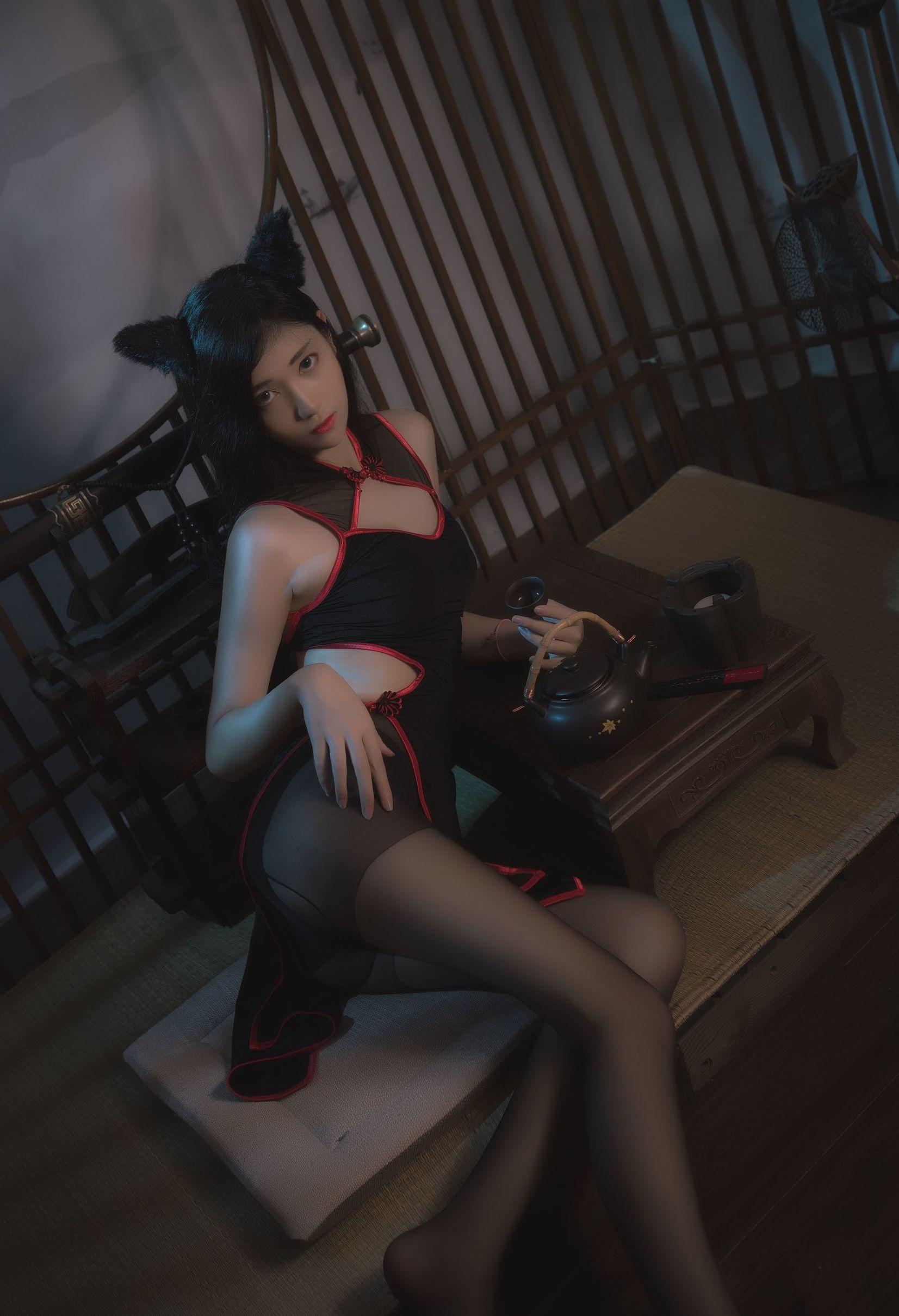 Anime blogger Nan Tao Momoko black qipao