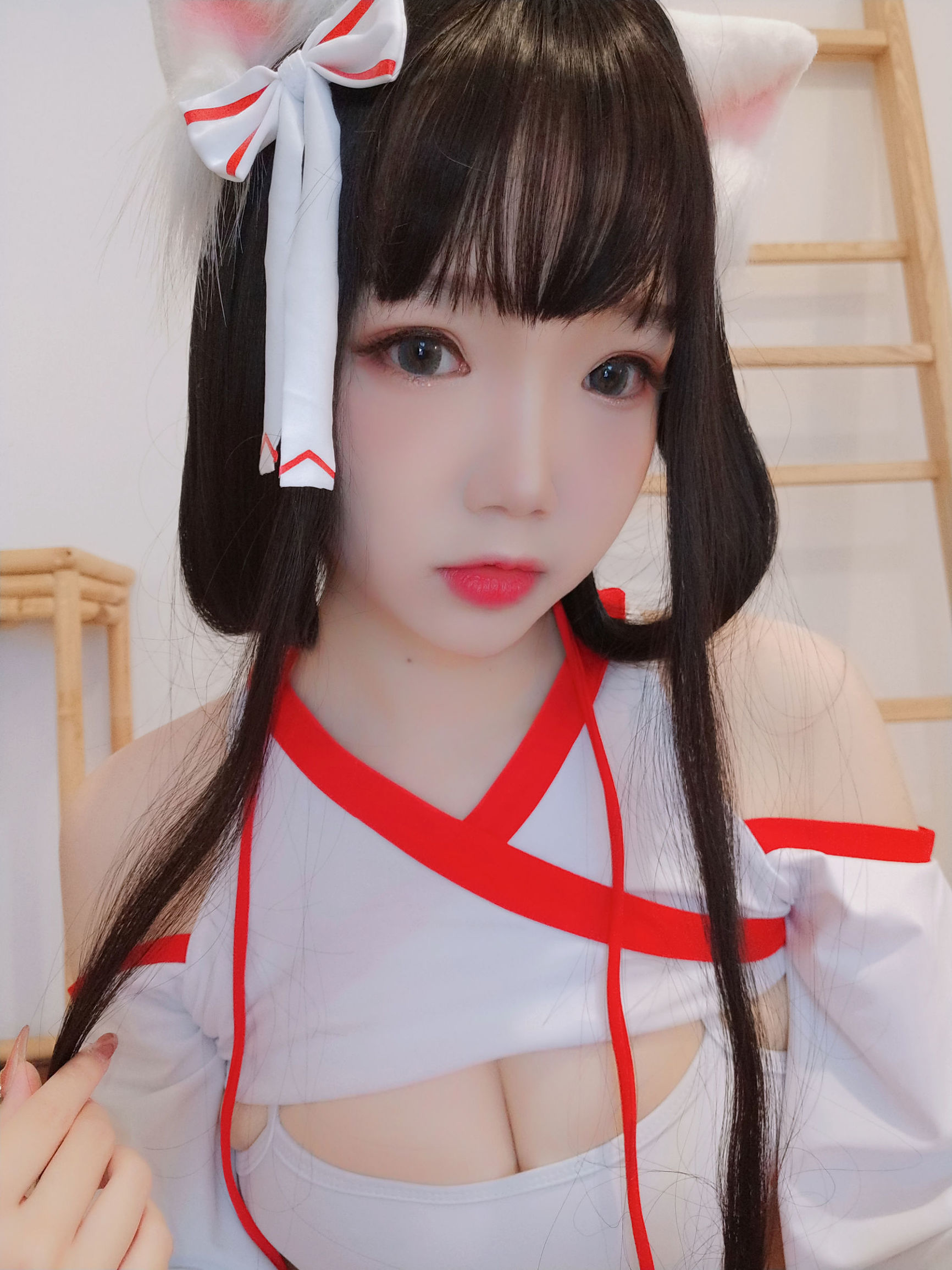 Blogger anime Tuyết Thanh Astra, mèo của đền thờ