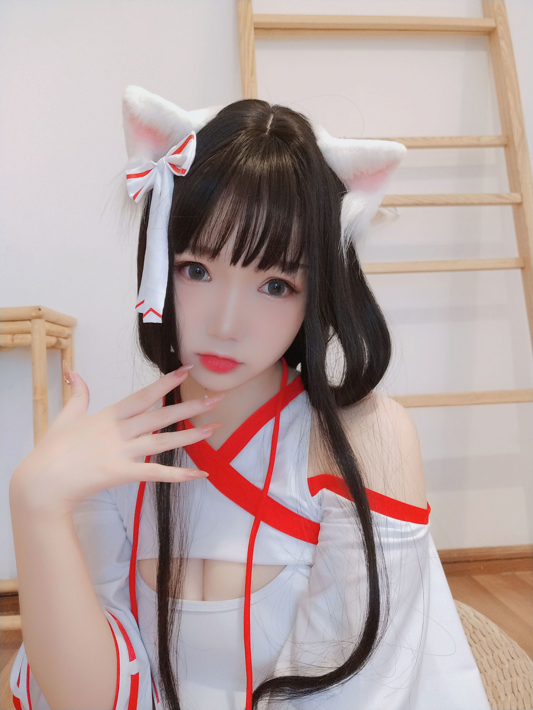 Blogger anime Tuyết Thanh Astra, mèo của đền thờ