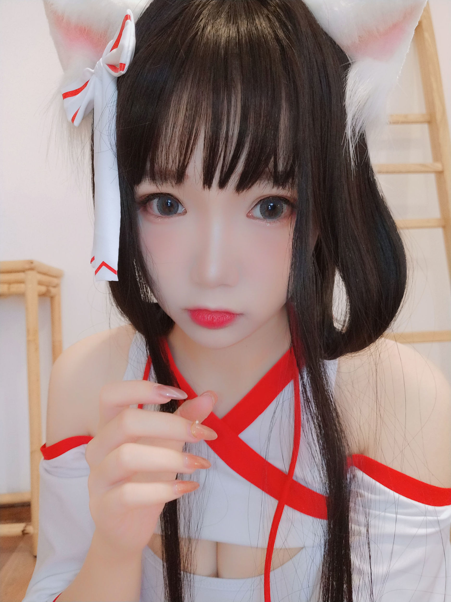 Blogger anime Tuyết Thanh Astra, mèo của đền thờ