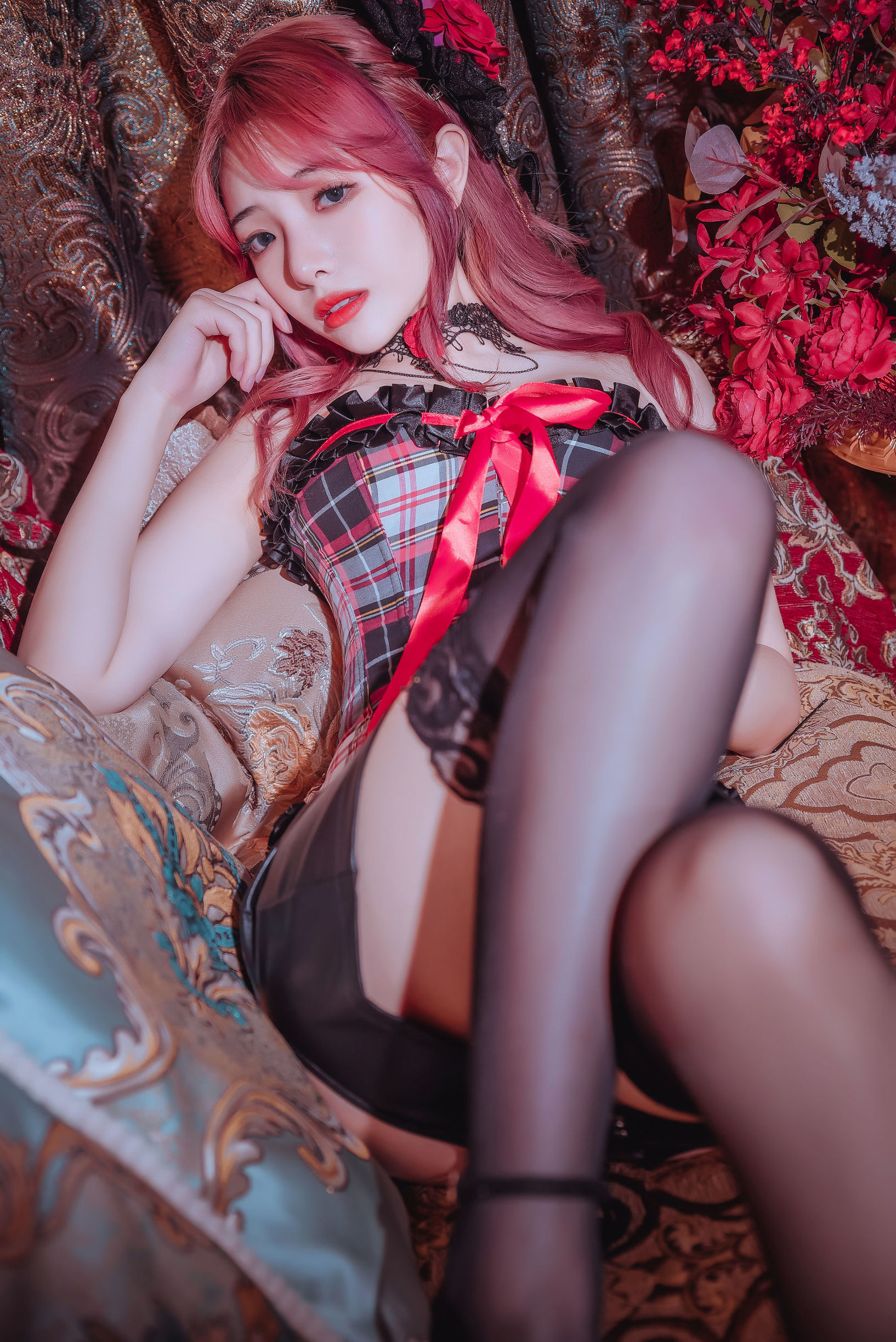 動漫博主雯妹 紅黑格子