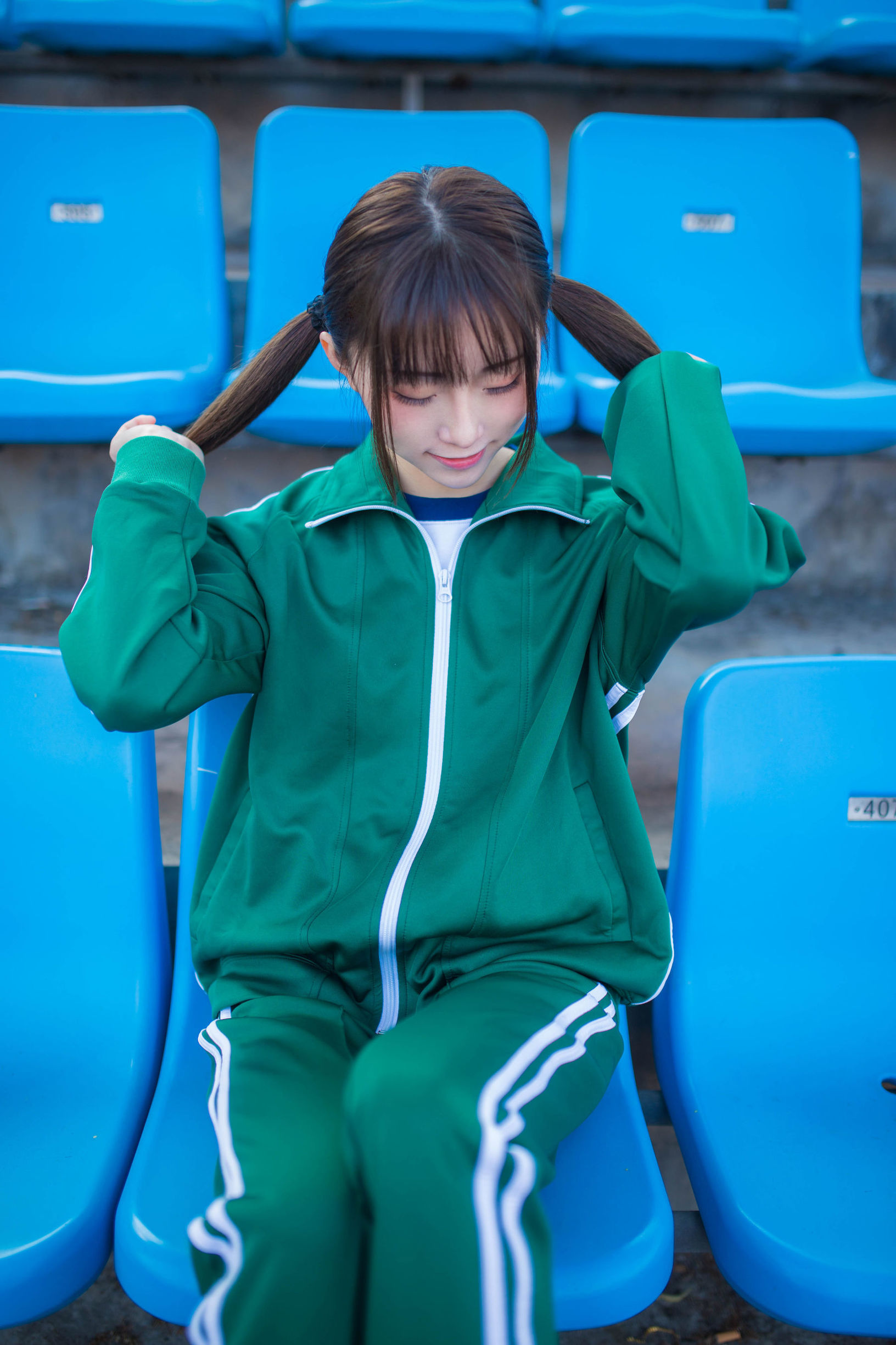 애니메이션 블로거 키타로_키타로 녹색 운동복 소녀