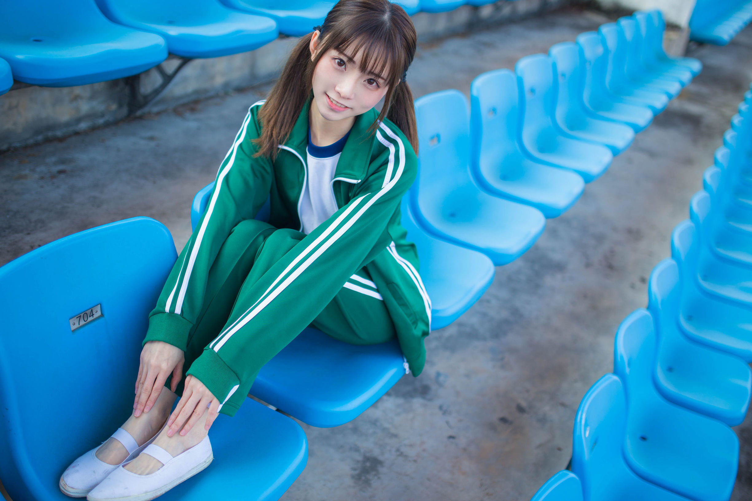 Anime Blogger Kitaro_绮太郎 Green Sportswear Girl