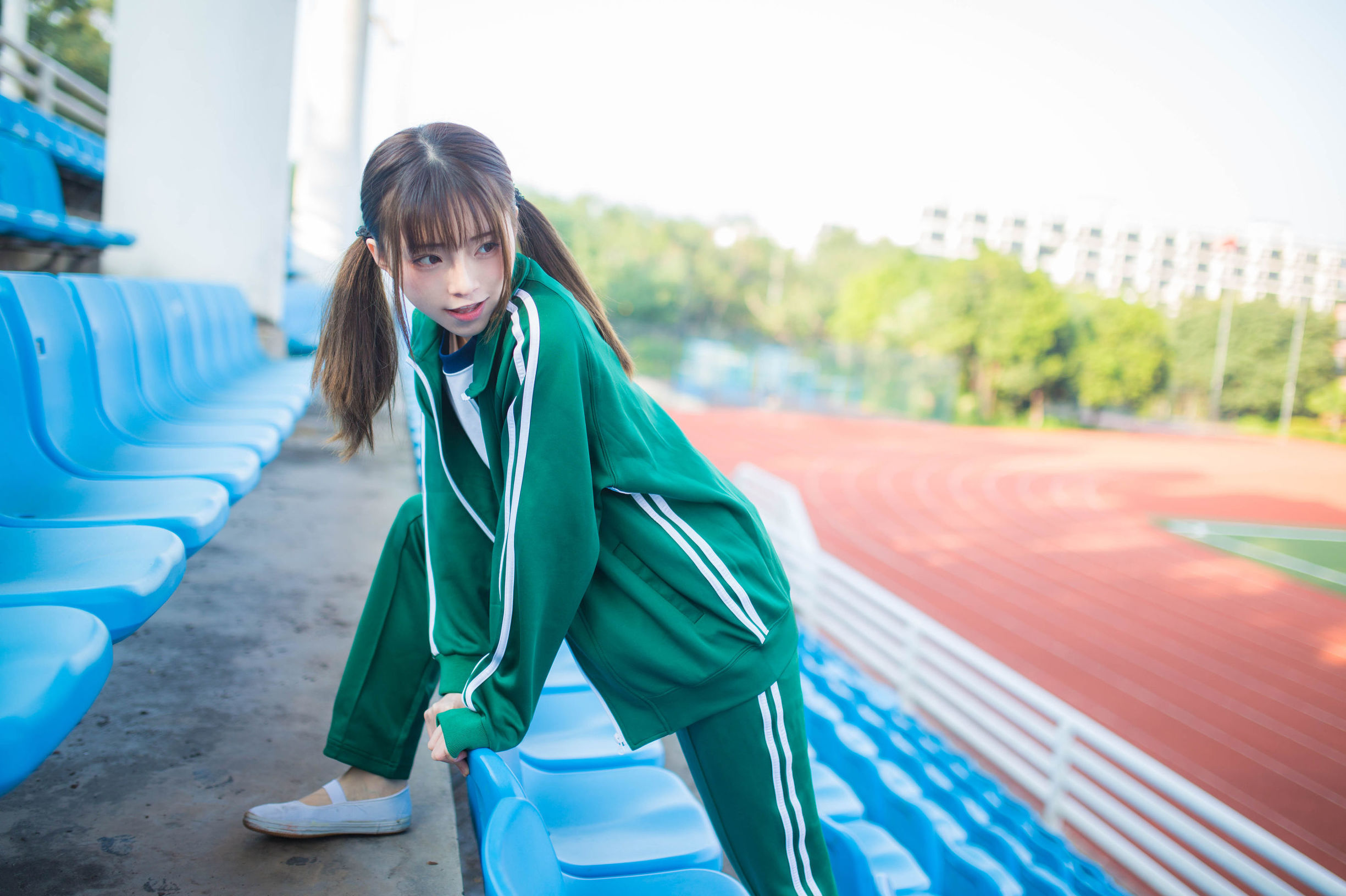 Anime Blogger Kitaro_绮太郎 Green Sportswear Girl